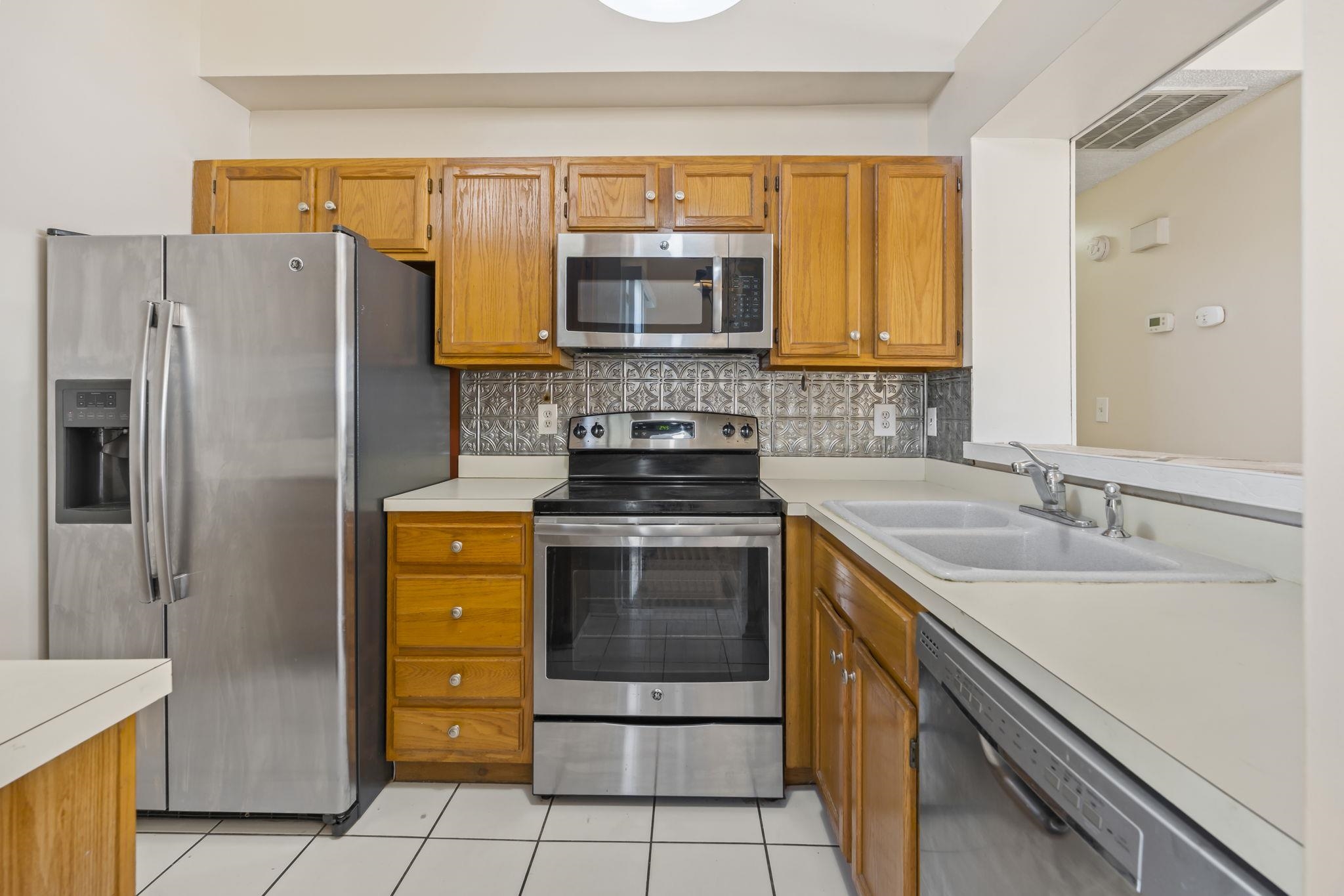 102 Whitehaven Ct. Property Photo 8