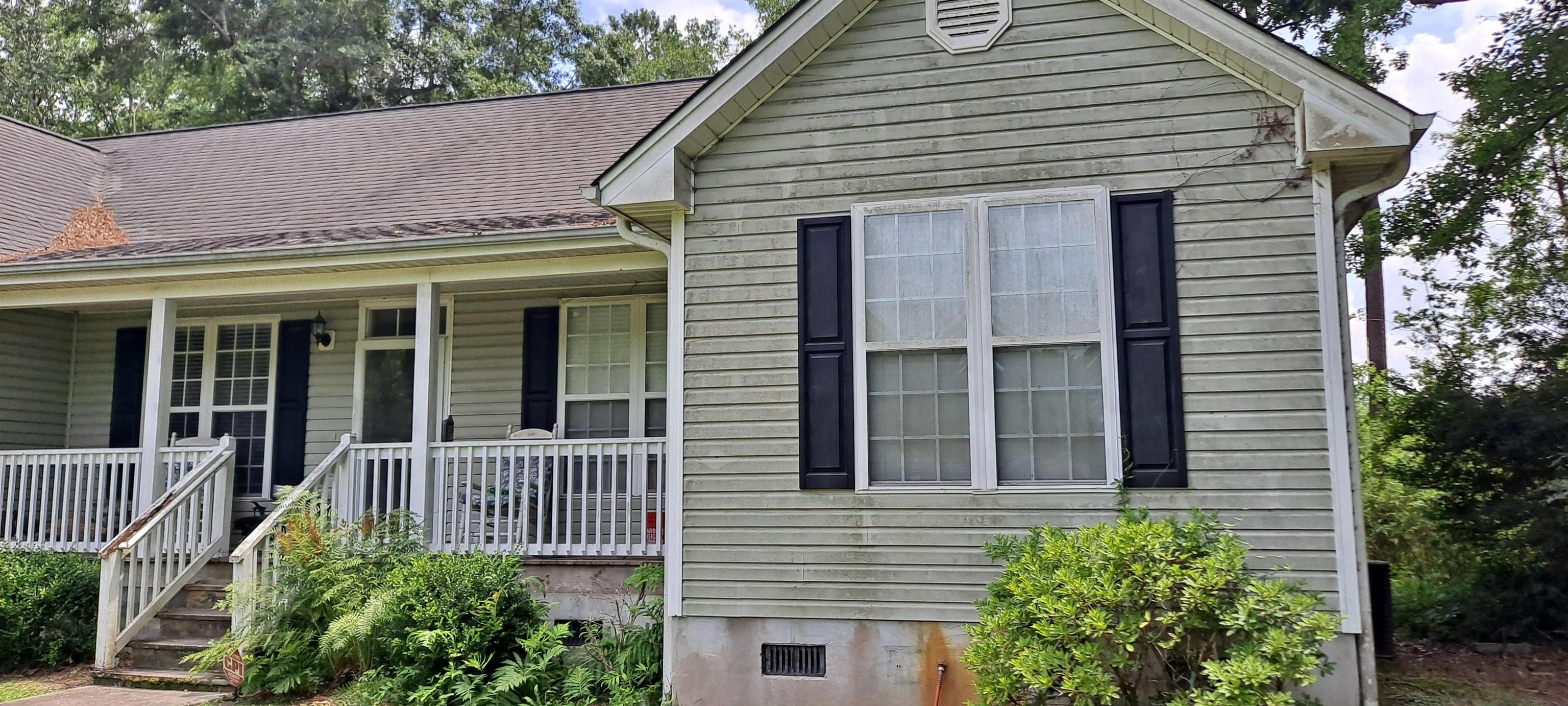 78 Joys Pl. Property Photo 2