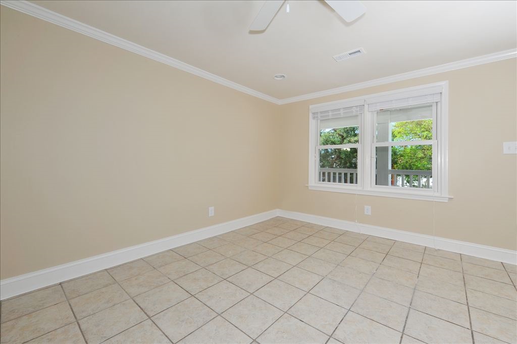 4206 S Seaview Dr. Property Photo 3
