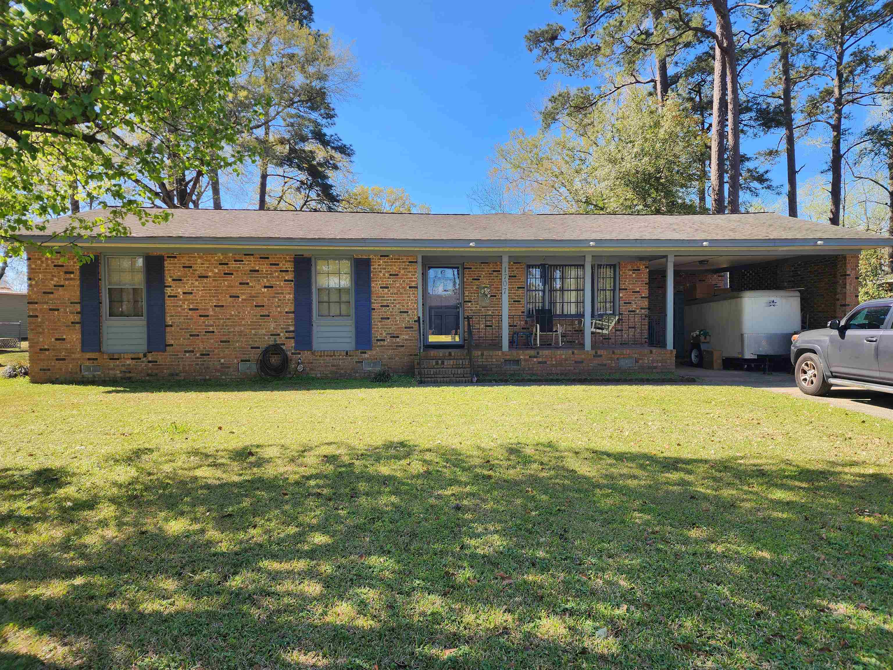 1707 Sherwood Dr. Property Photo 1