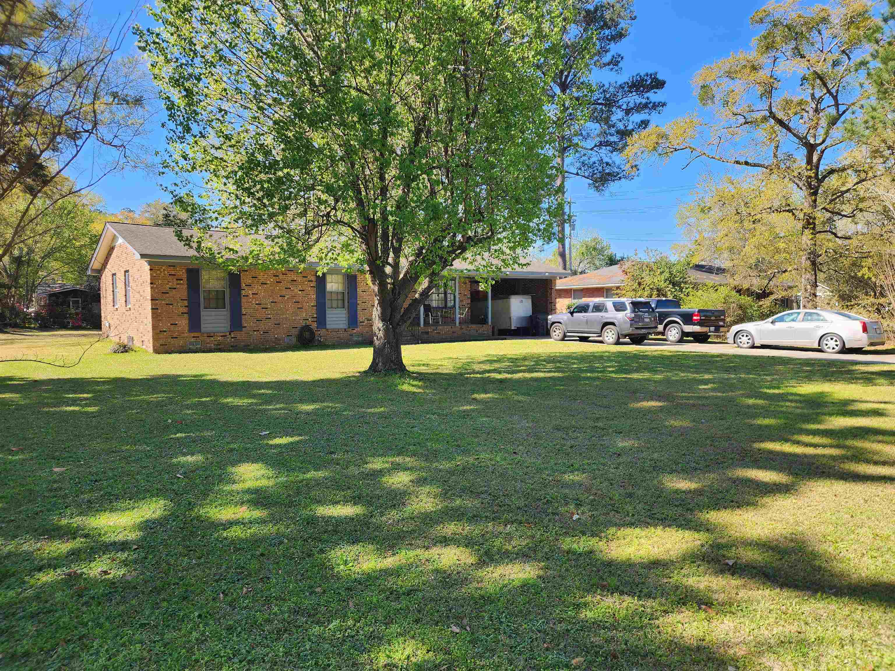1707 Sherwood Dr. Property Photo 2