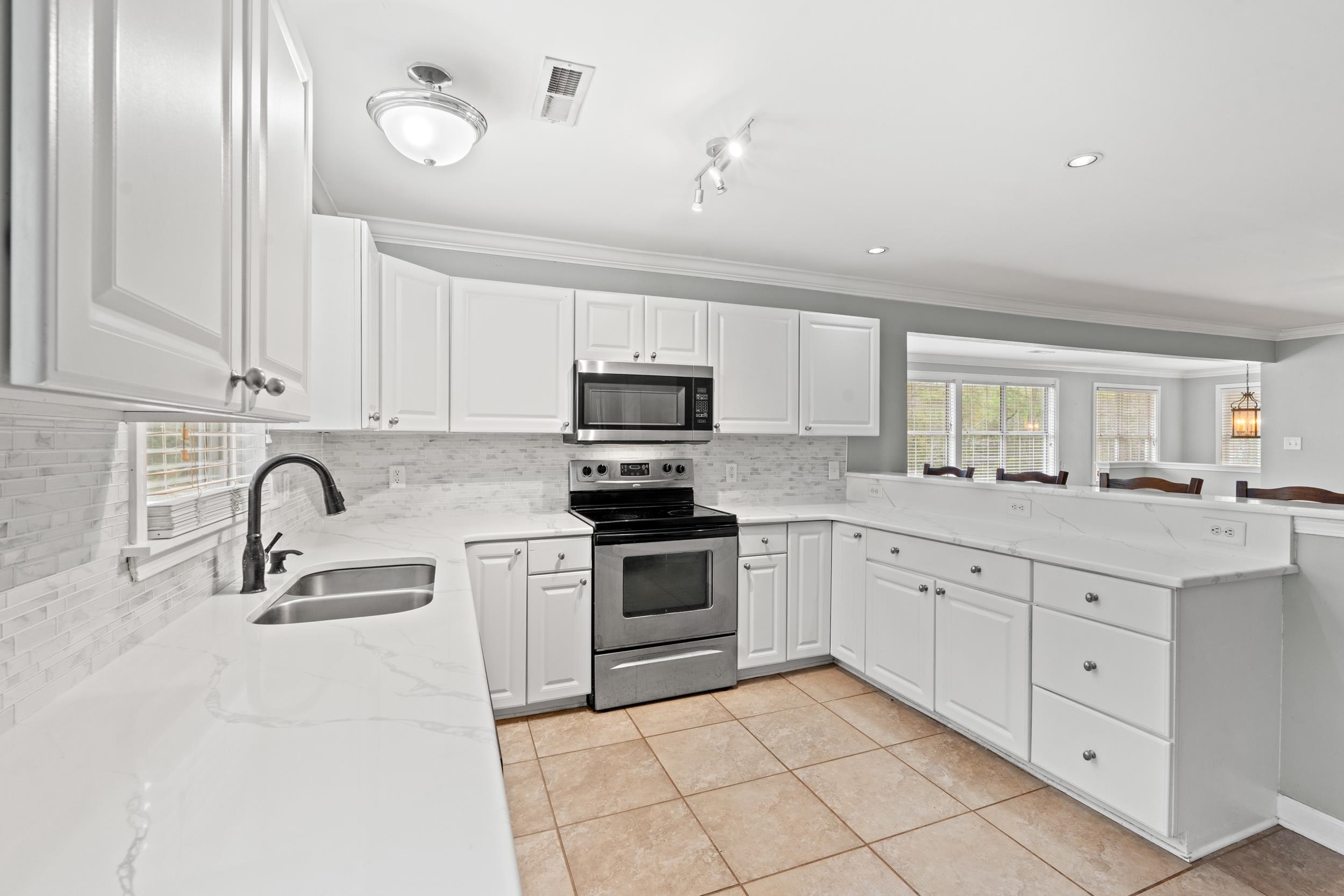 1015 Hagley Dr. Property Photo 16