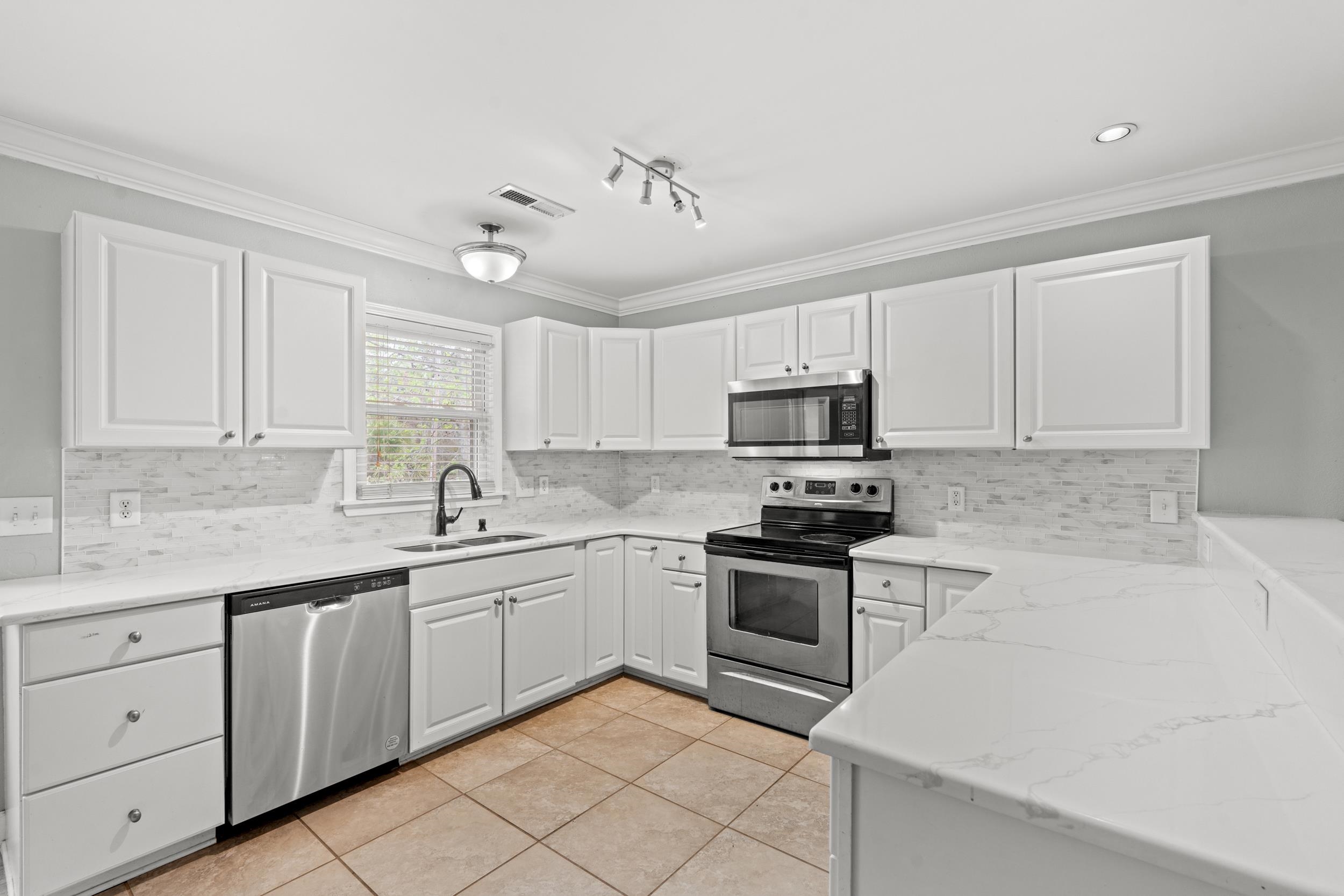 1015 Hagley Dr. Property Photo 17