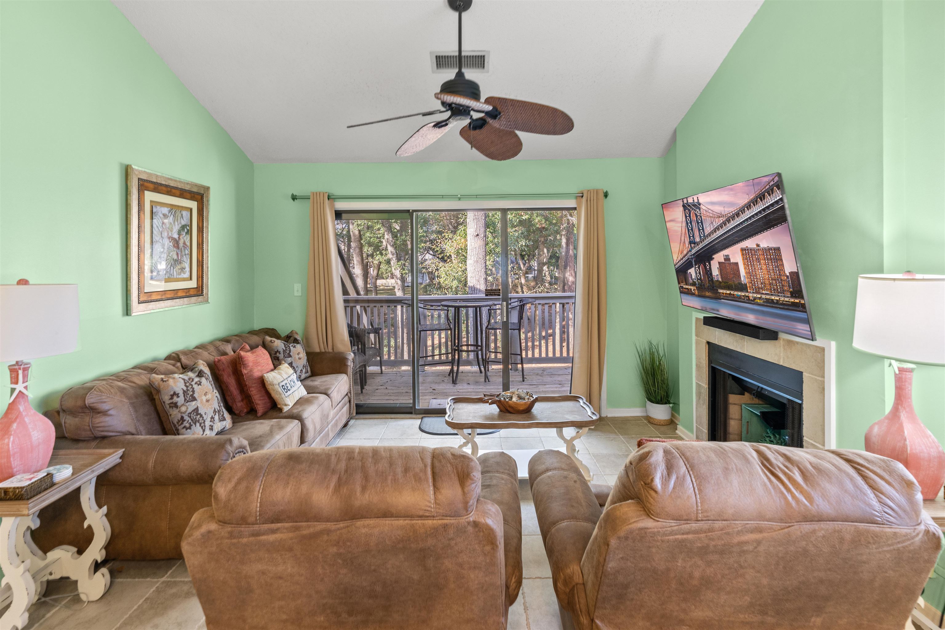 400 Melrose Pl. Property Photo 3
