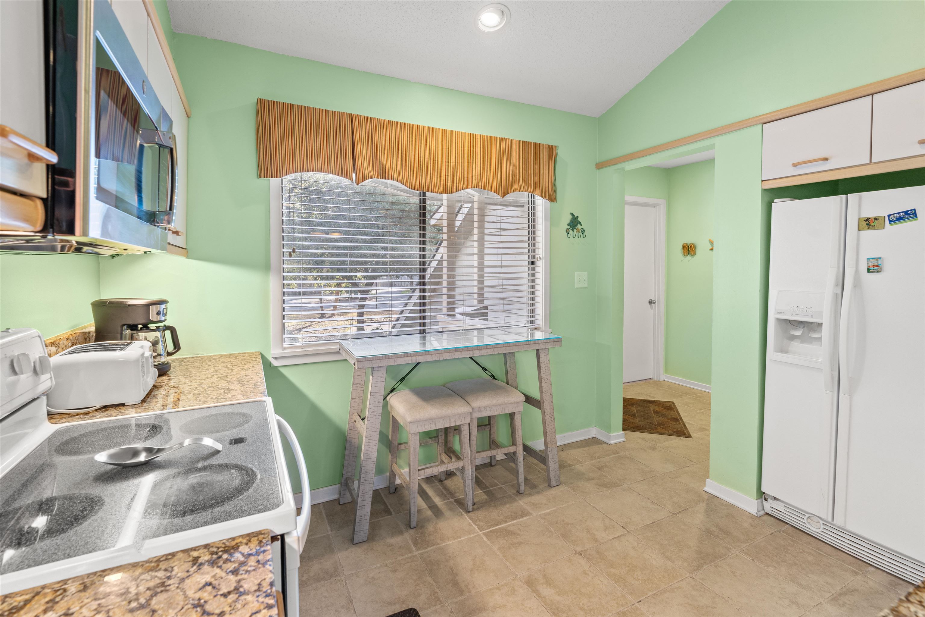 400 Melrose Pl. Property Photo 7