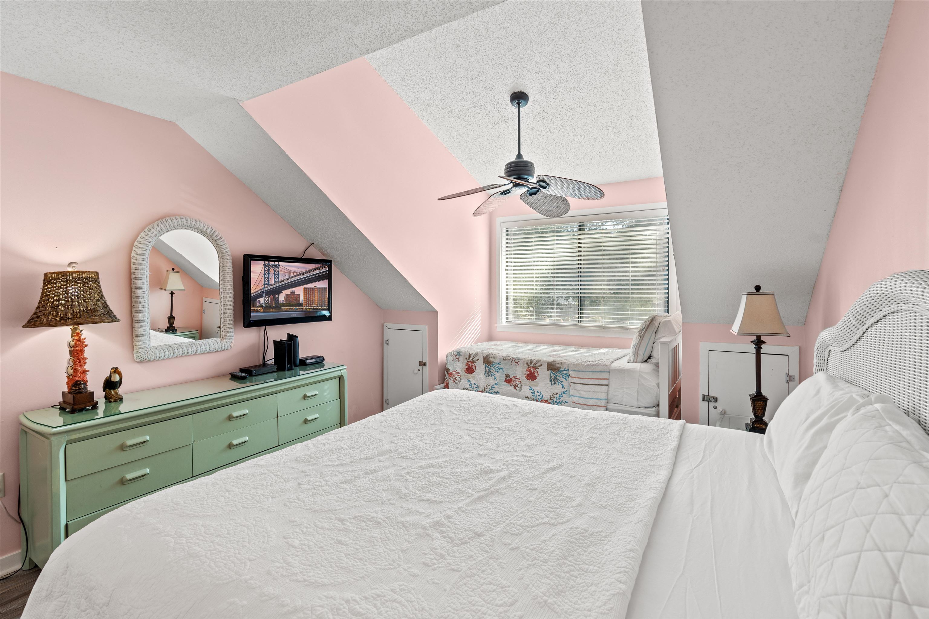400 Melrose Pl. Property Photo 15