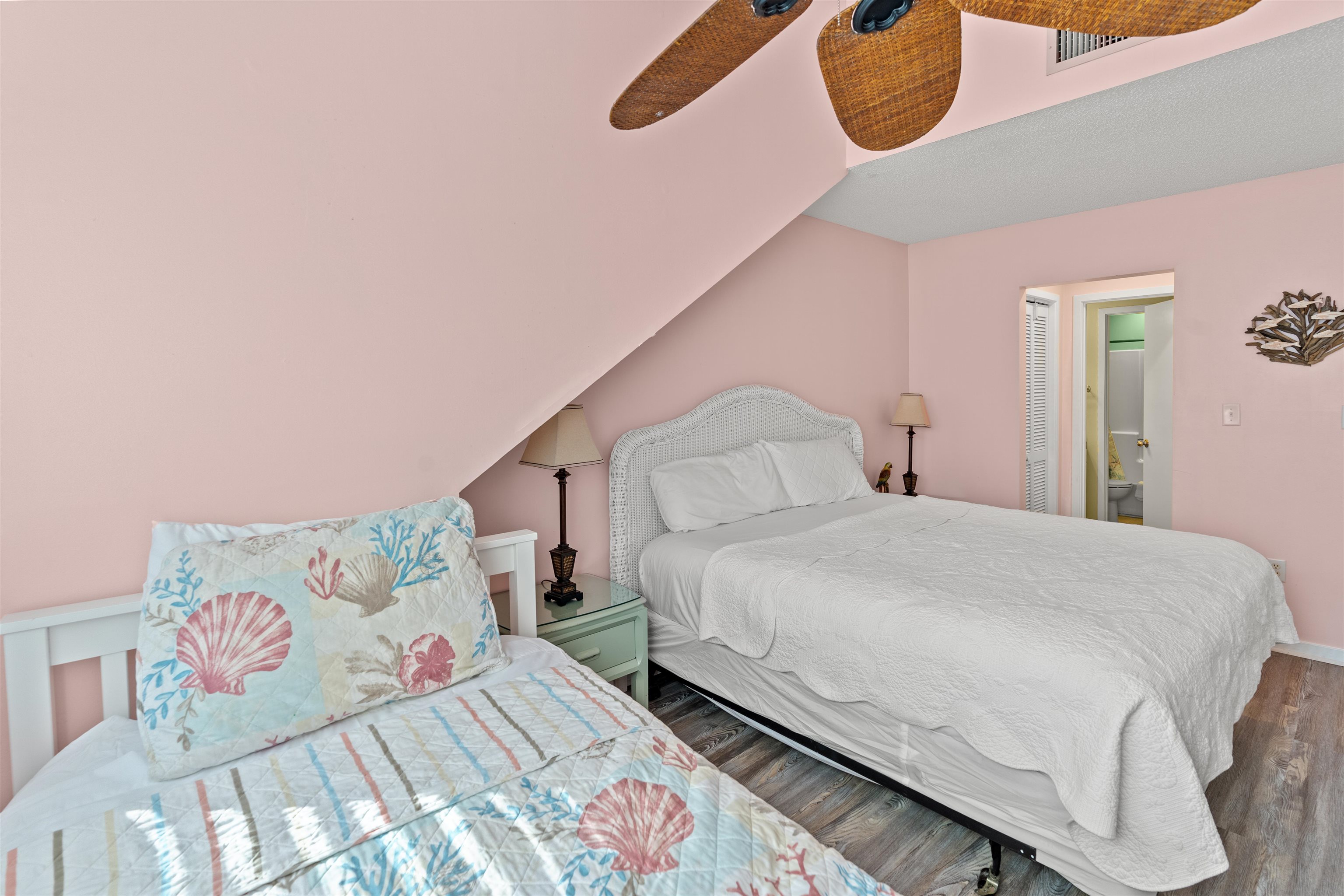 400 Melrose Pl. Property Photo 16