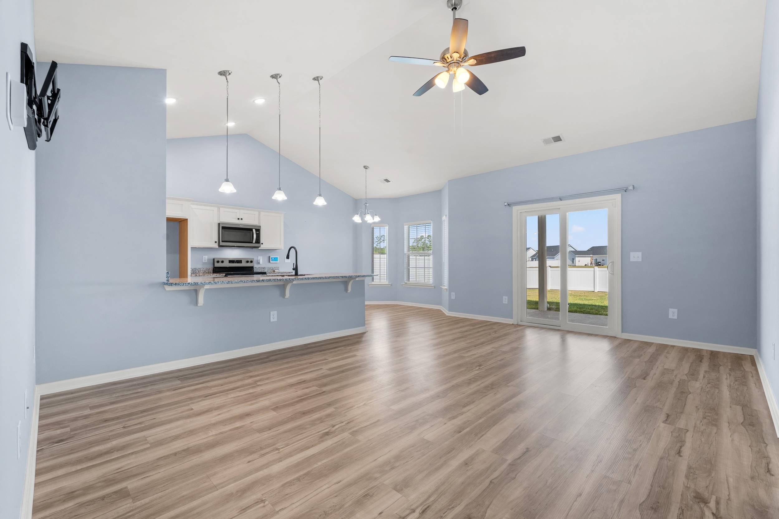 406 Shallow Cove Dr. Property Photo 5