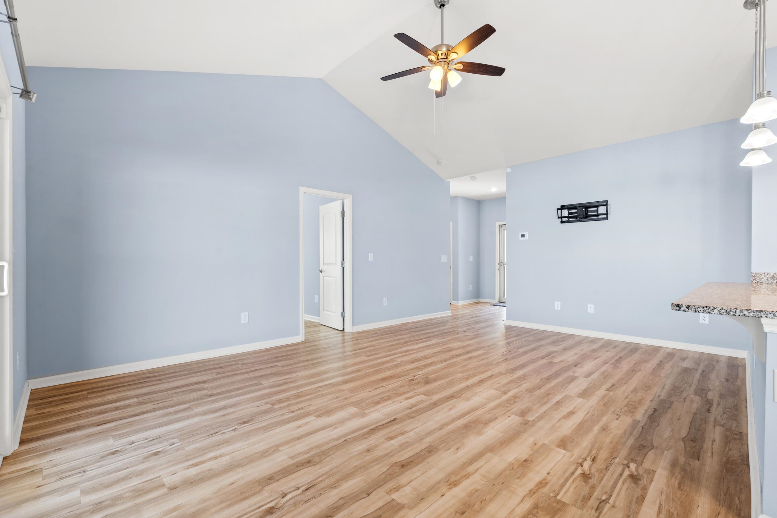 406 Shallow Cove Dr. Property Photo 7