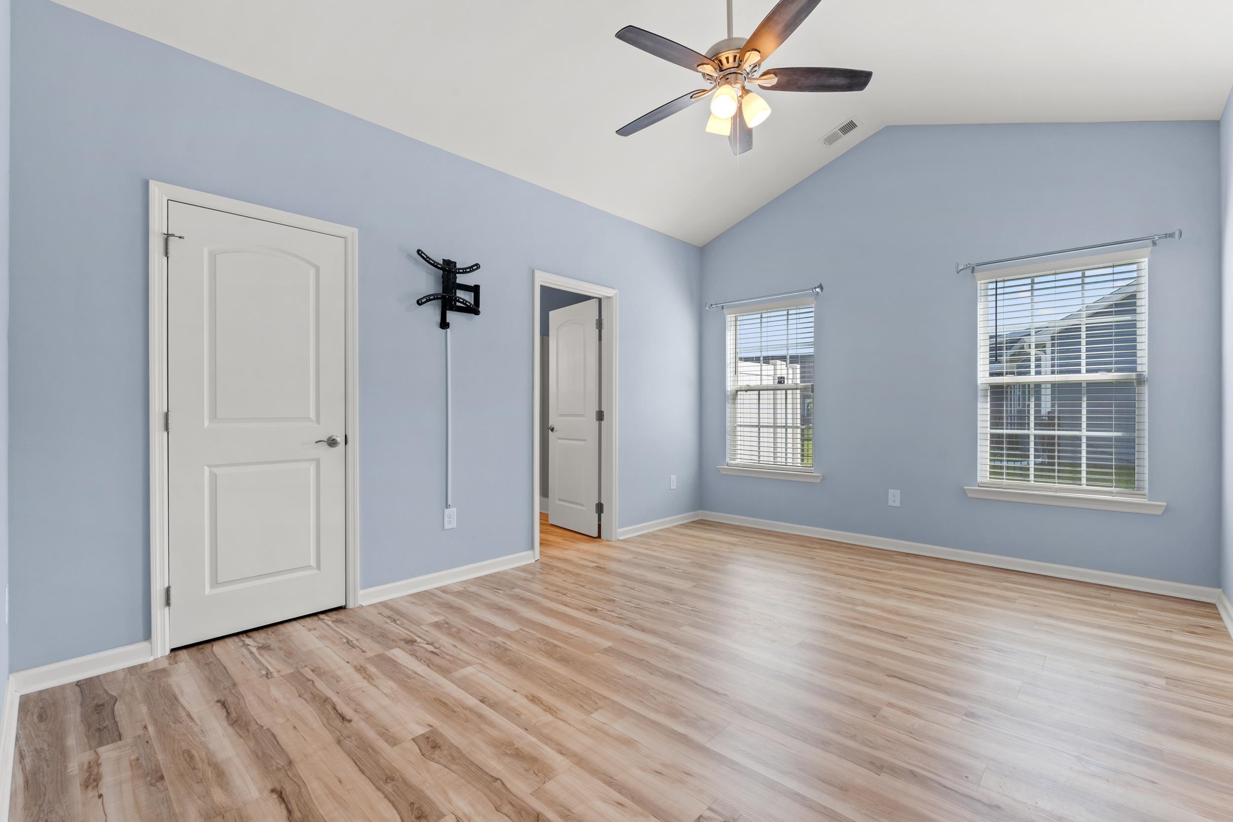406 Shallow Cove Dr. Property Photo 12