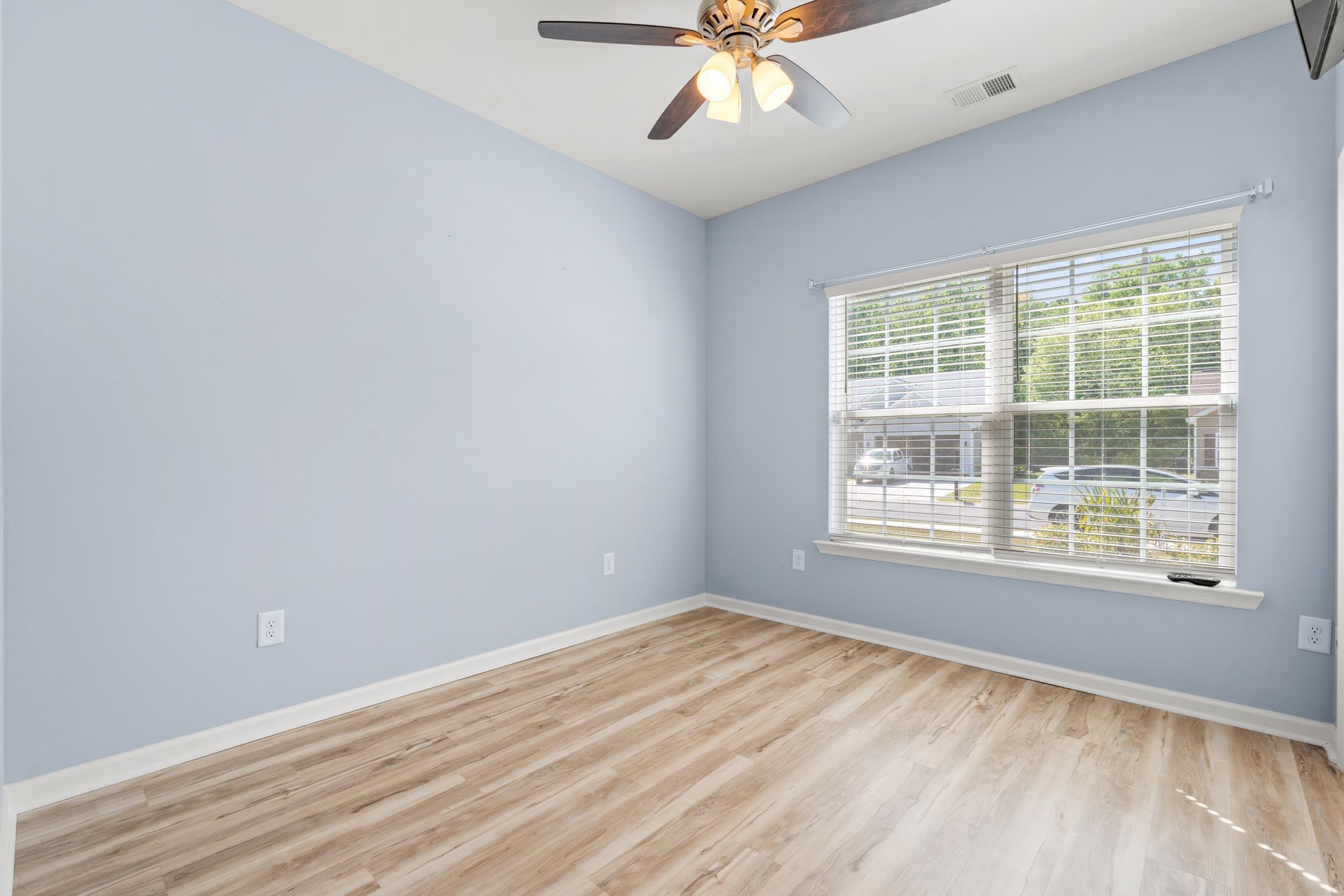 406 Shallow Cove Dr. Property Photo 17