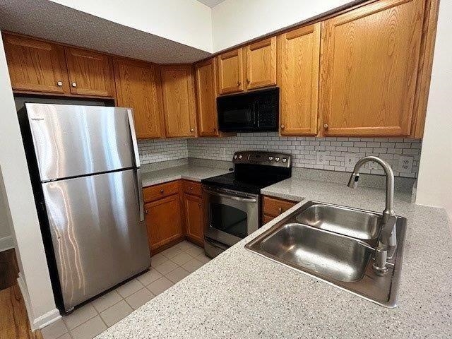 4595 Girvan Dr. Property Photo 4