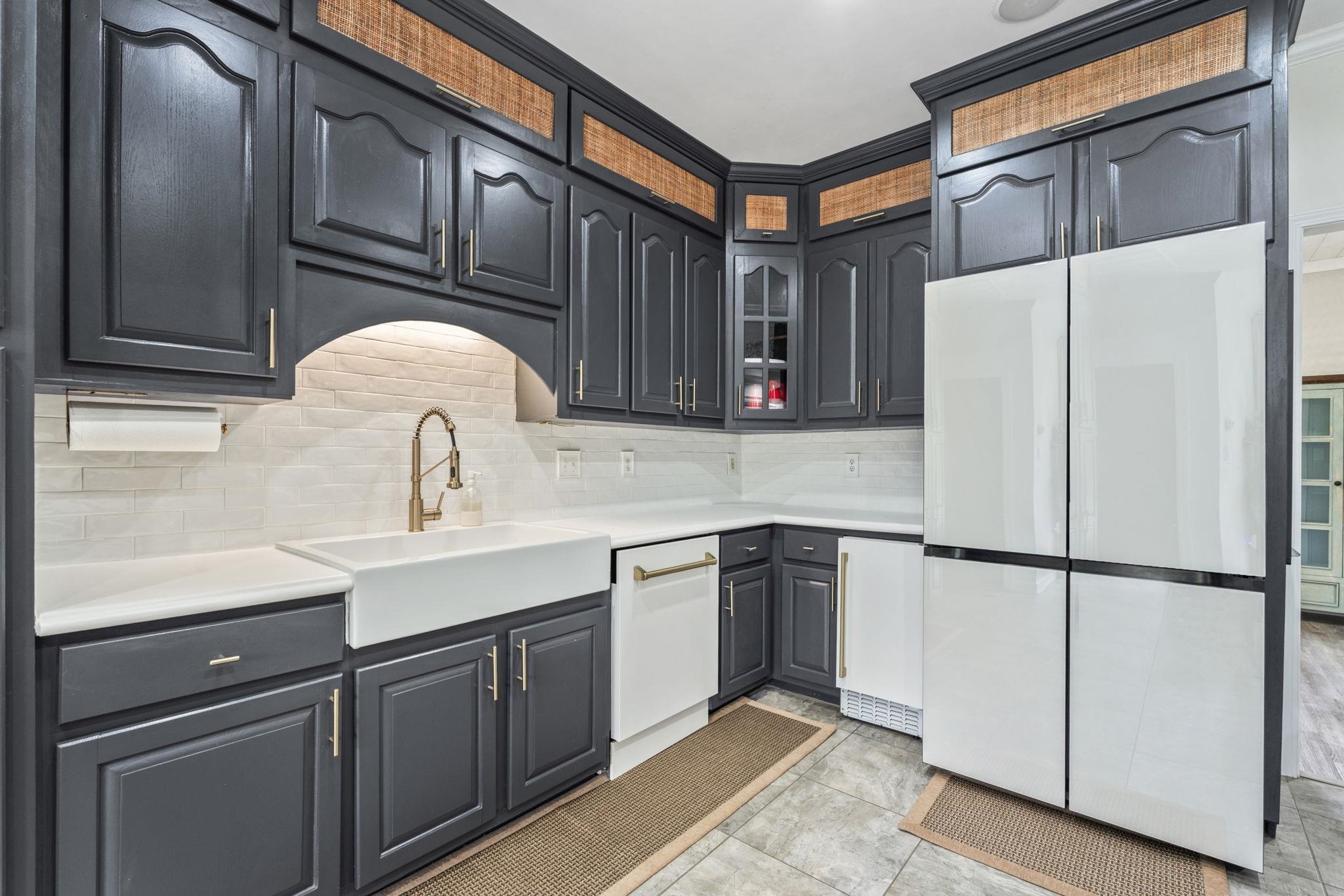 6125 R C Sarvis Ln. Property Photo 10