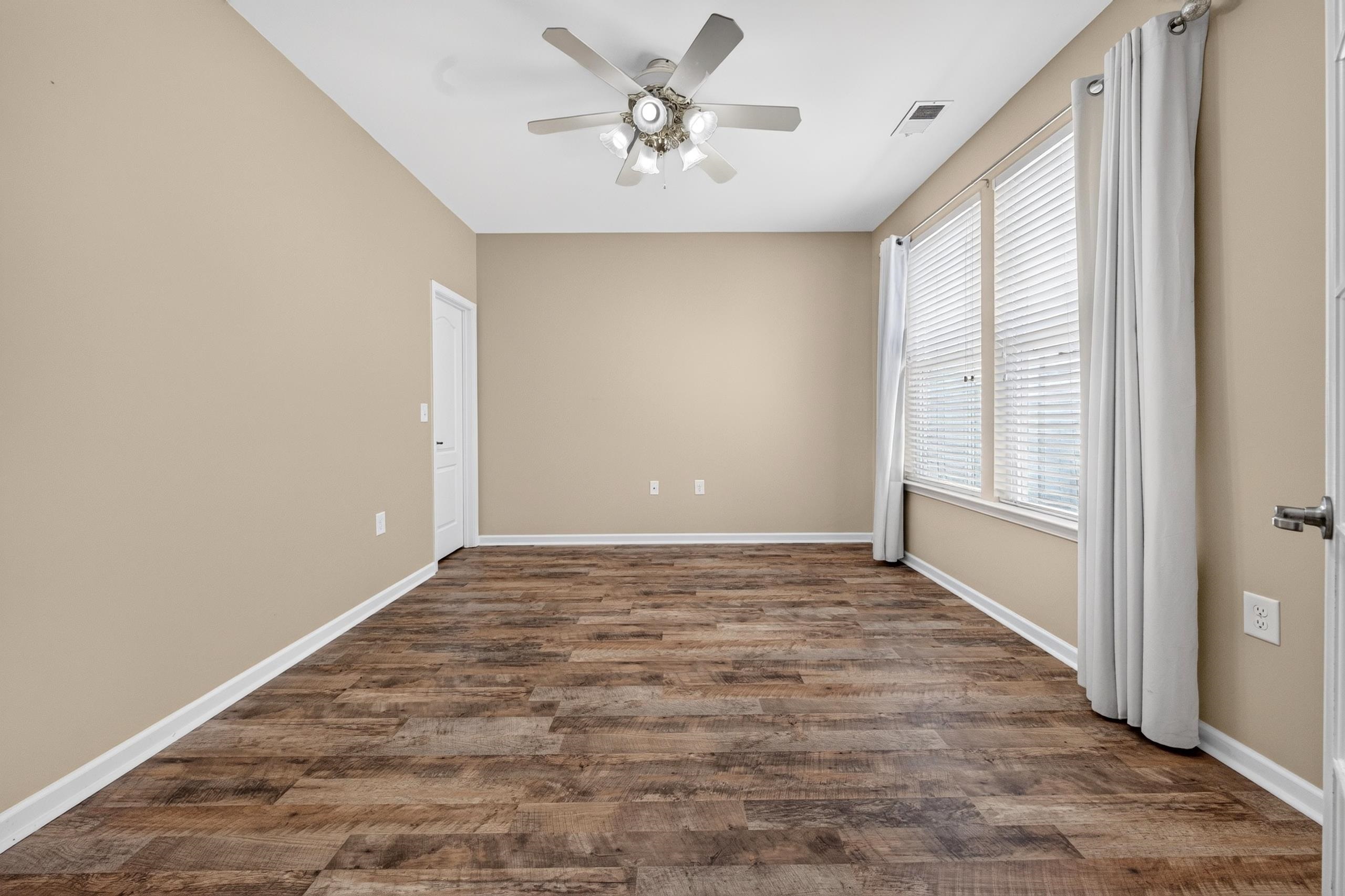 720 Pickering Dr. Property Photo 2