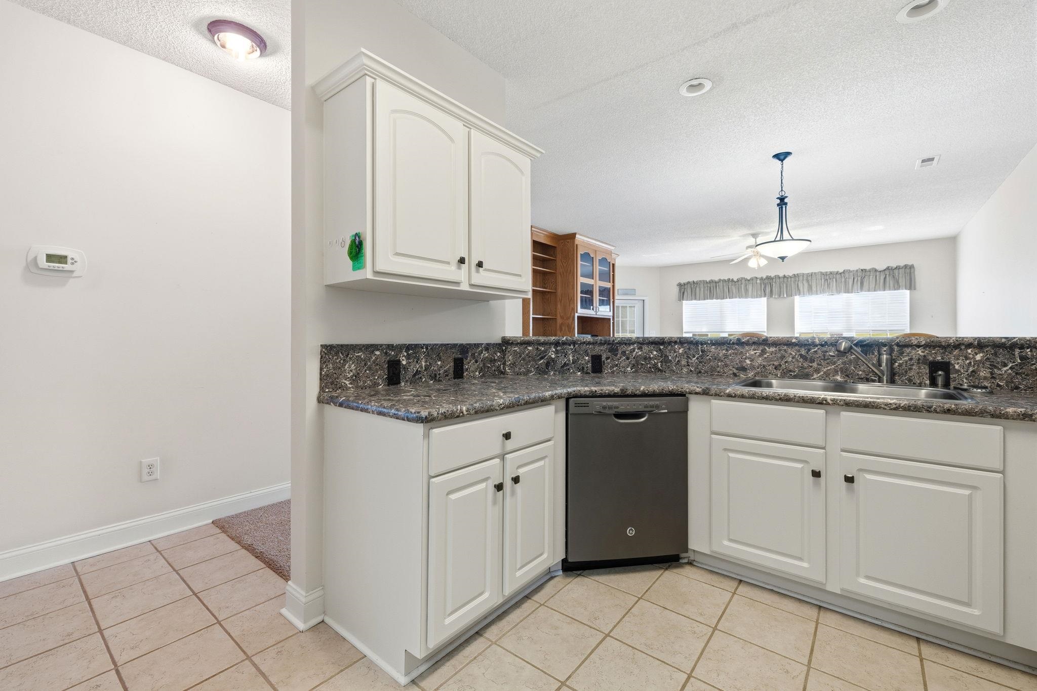 5049 Glenbrook Dr. Property Photo 5