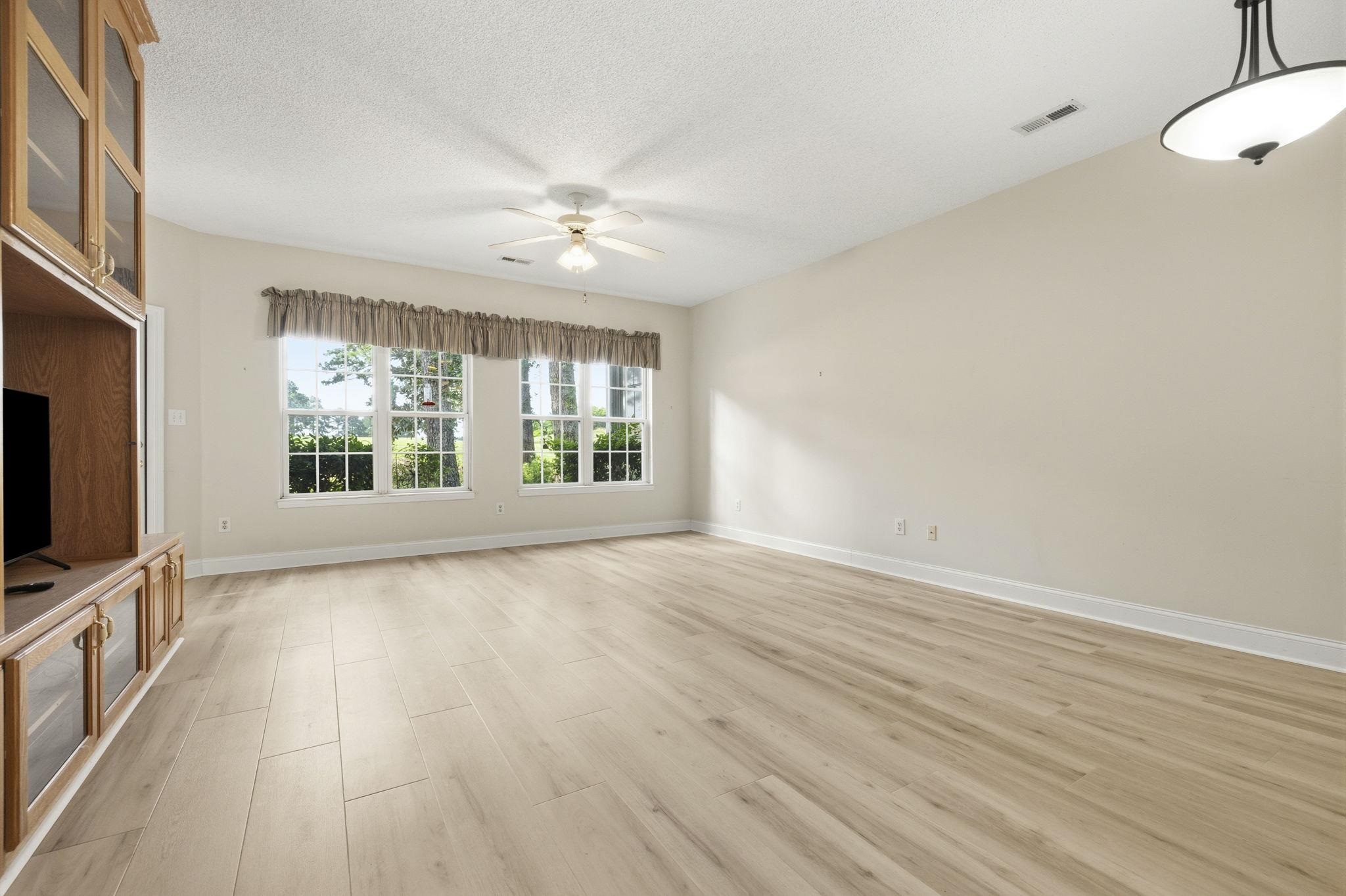5049 Glenbrook Dr. Property Photo 8