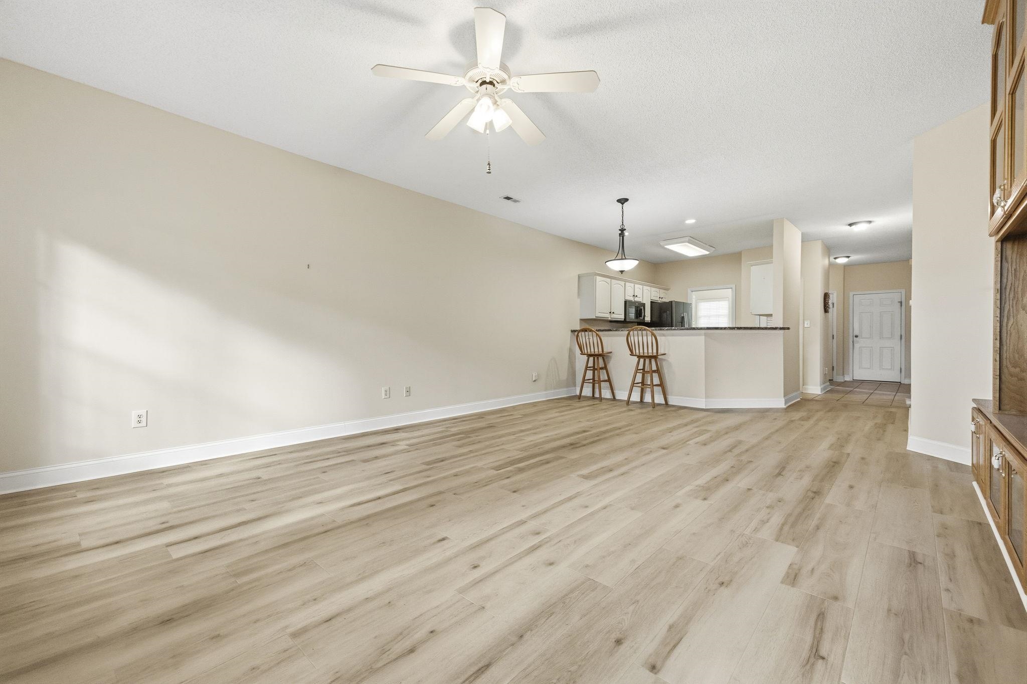 5049 Glenbrook Dr. Property Photo 11