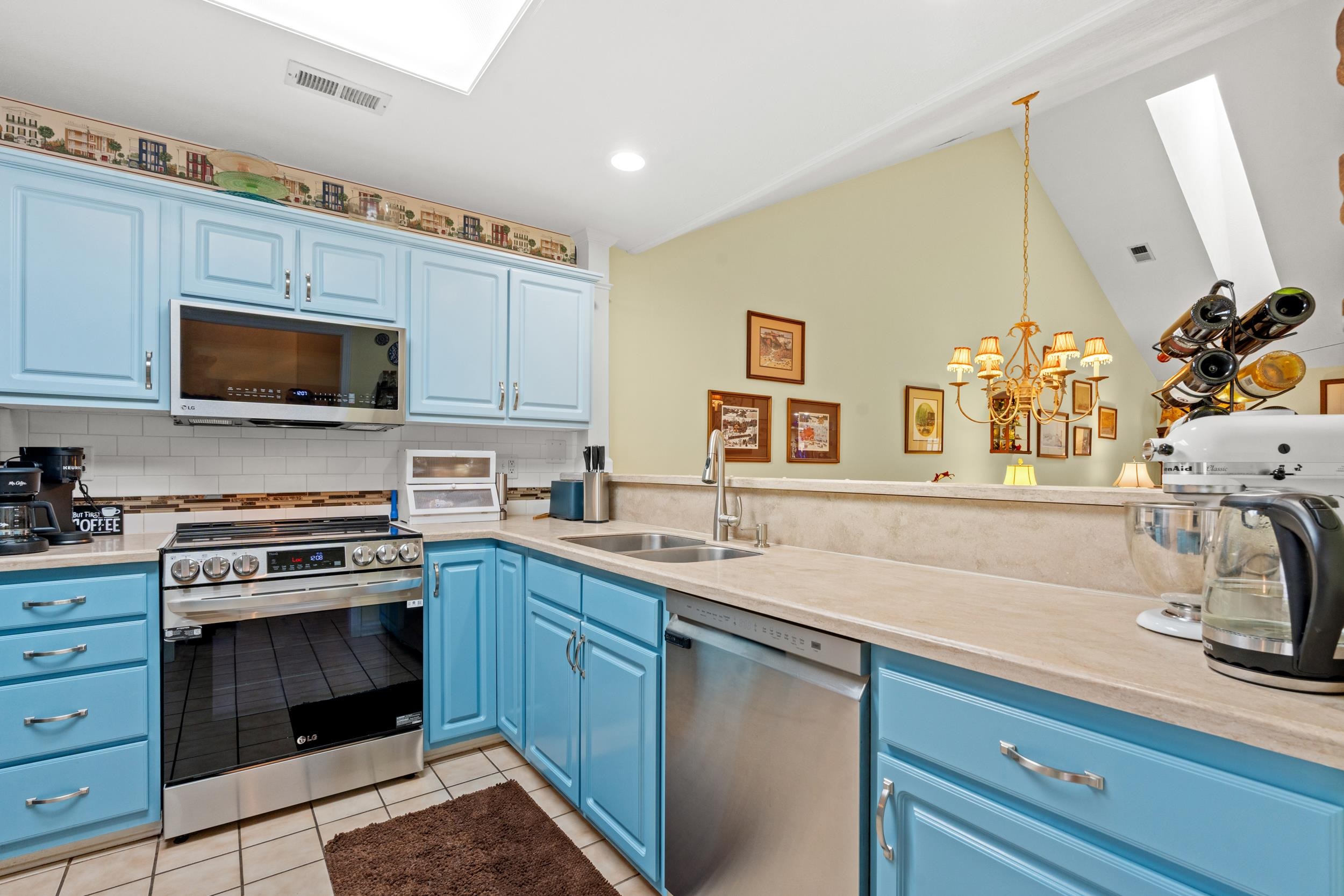 4550 Eastport Blvd. Property Photo 5