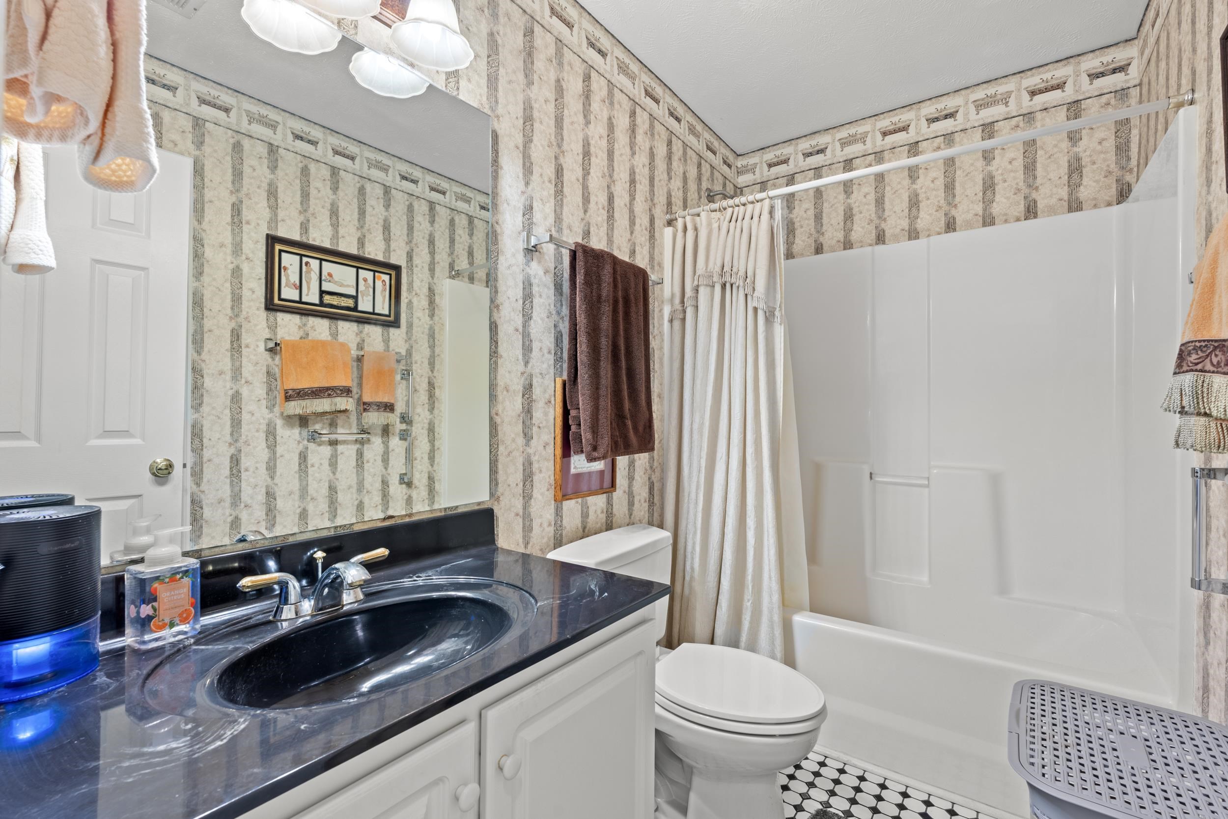 4550 Eastport Blvd. Property Photo 28