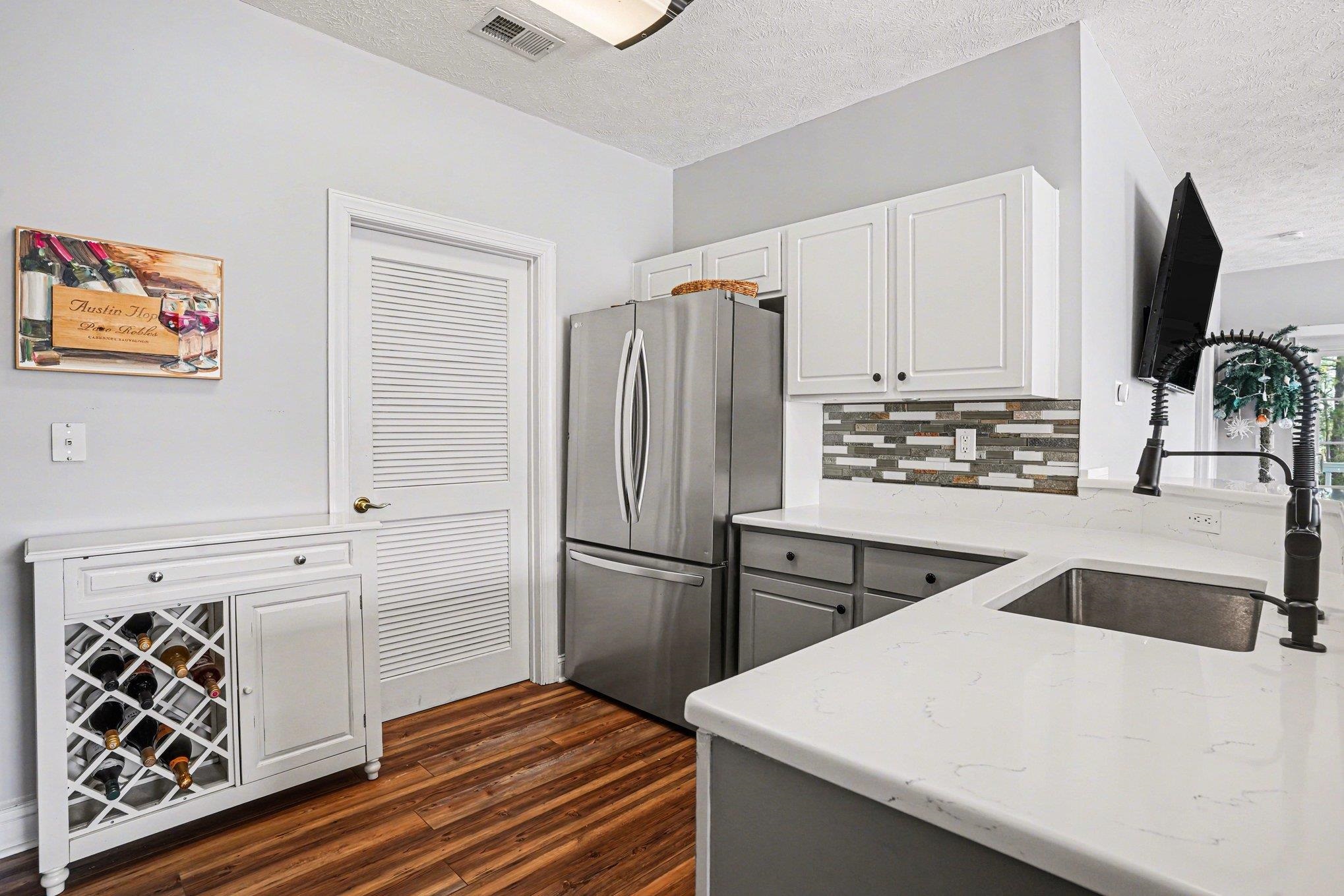6000 Windsor Green Way Property Photo 11