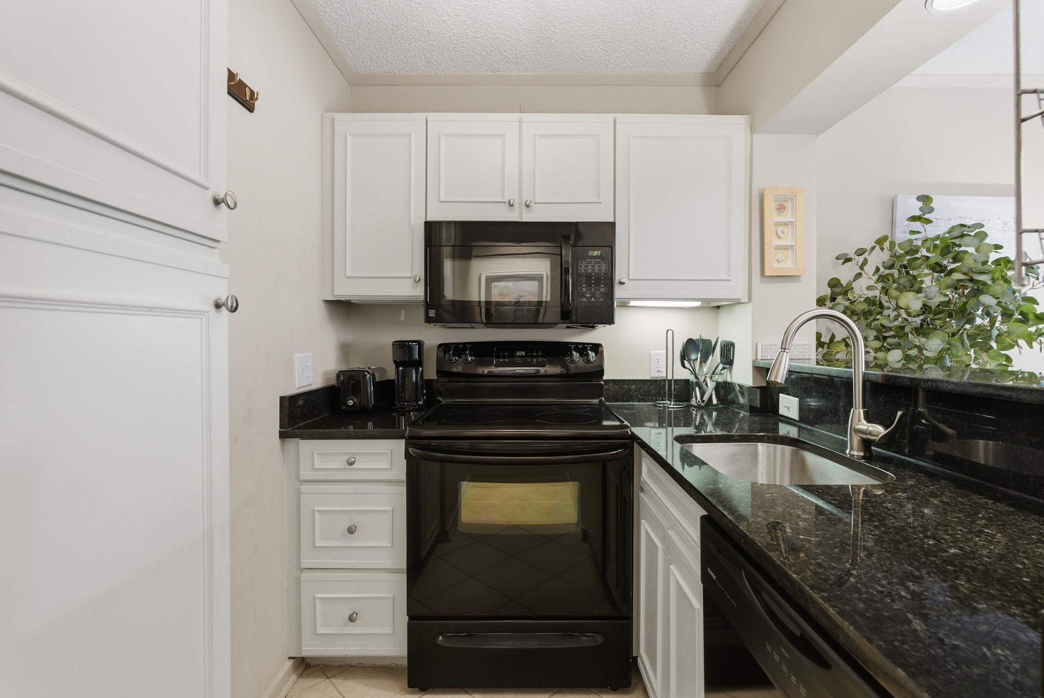 415 Ocean Creek Dr. Property Photo 10