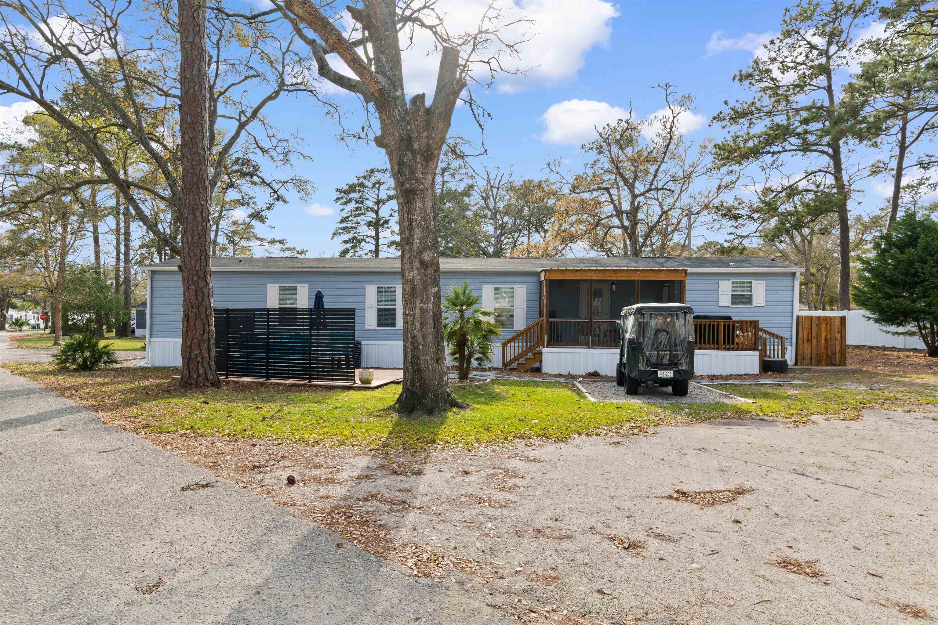 4609 Albatross St. Property Photo 2