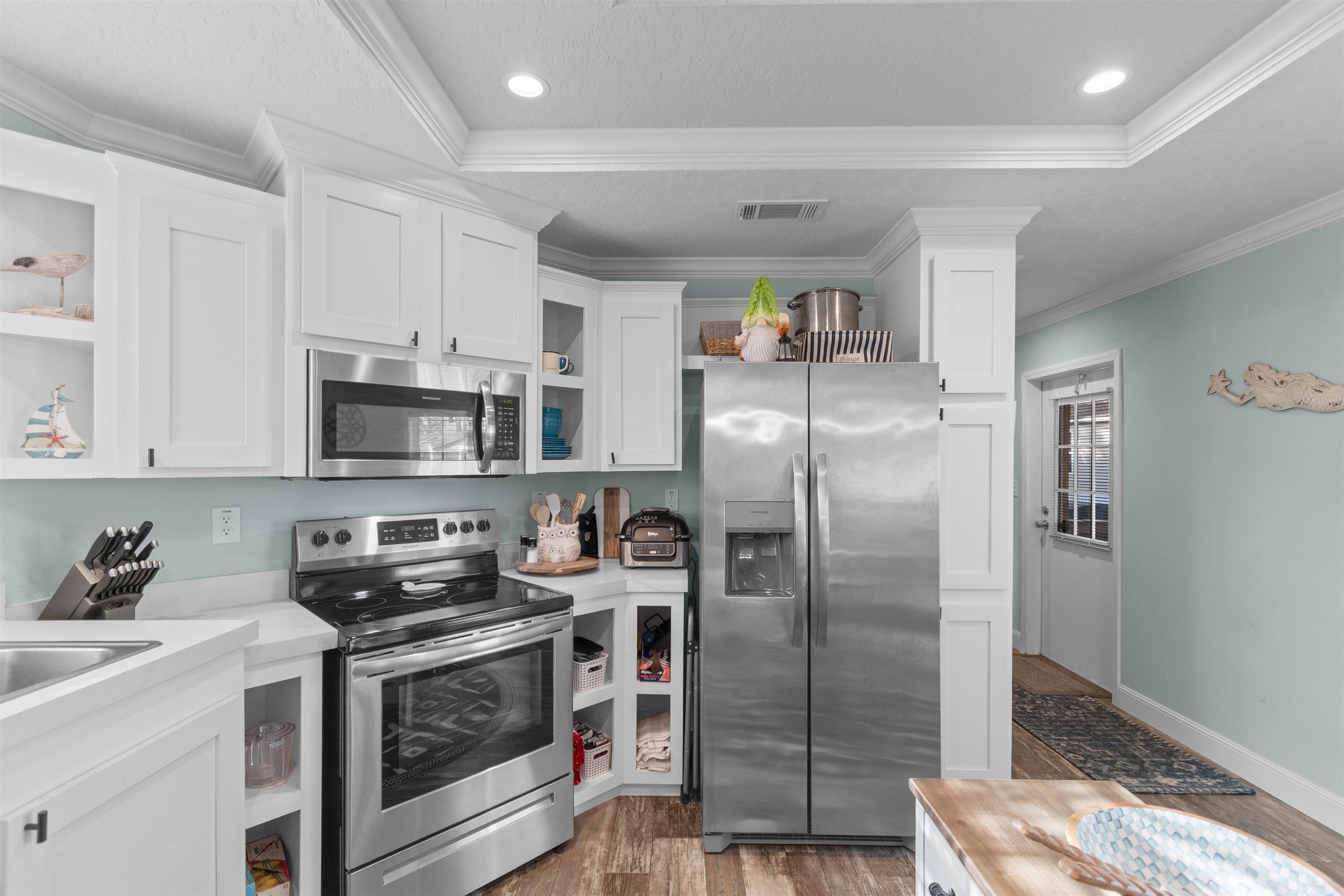 4609 Albatross St. Property Photo 9