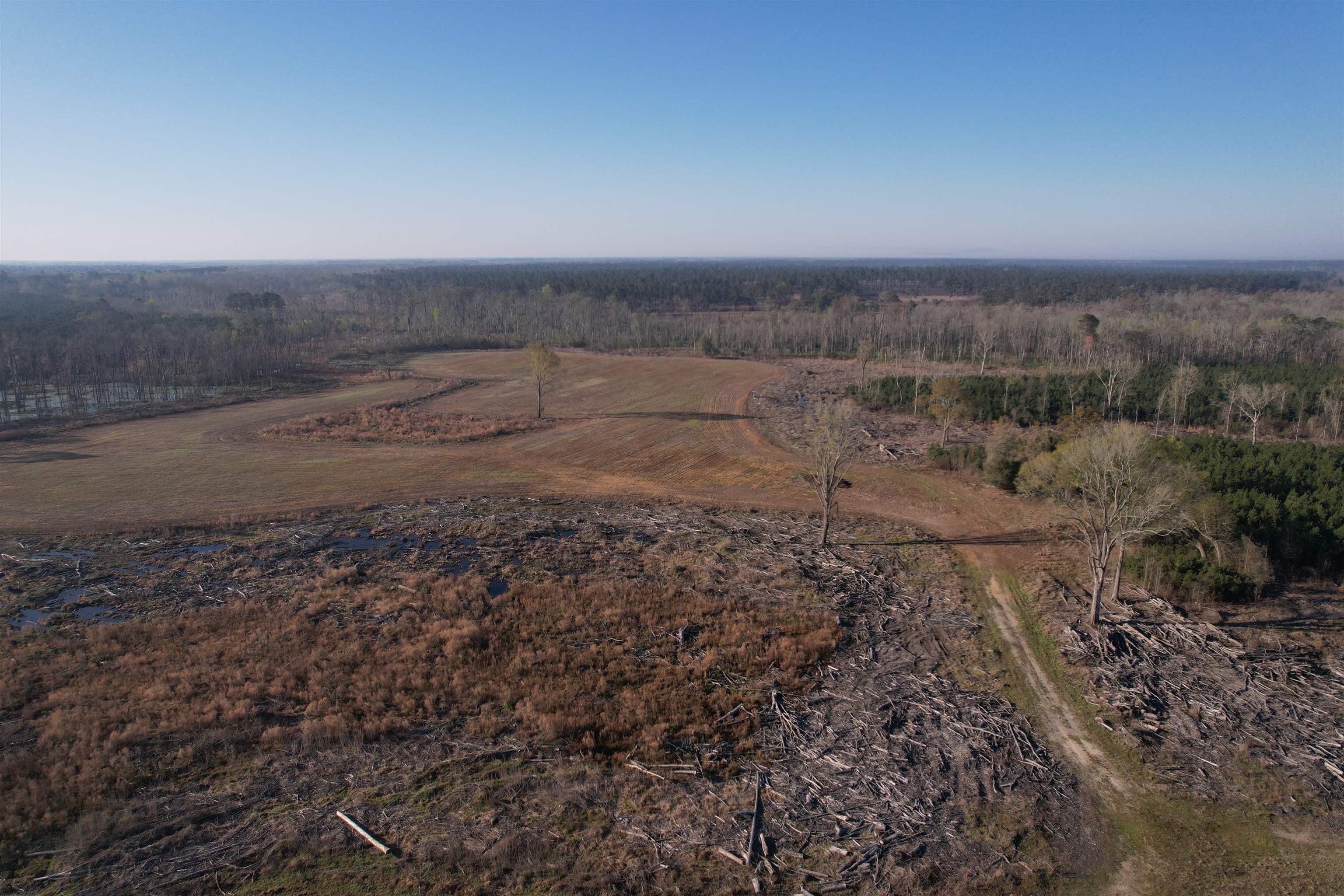 711 Cade Rd. Property Photo 1