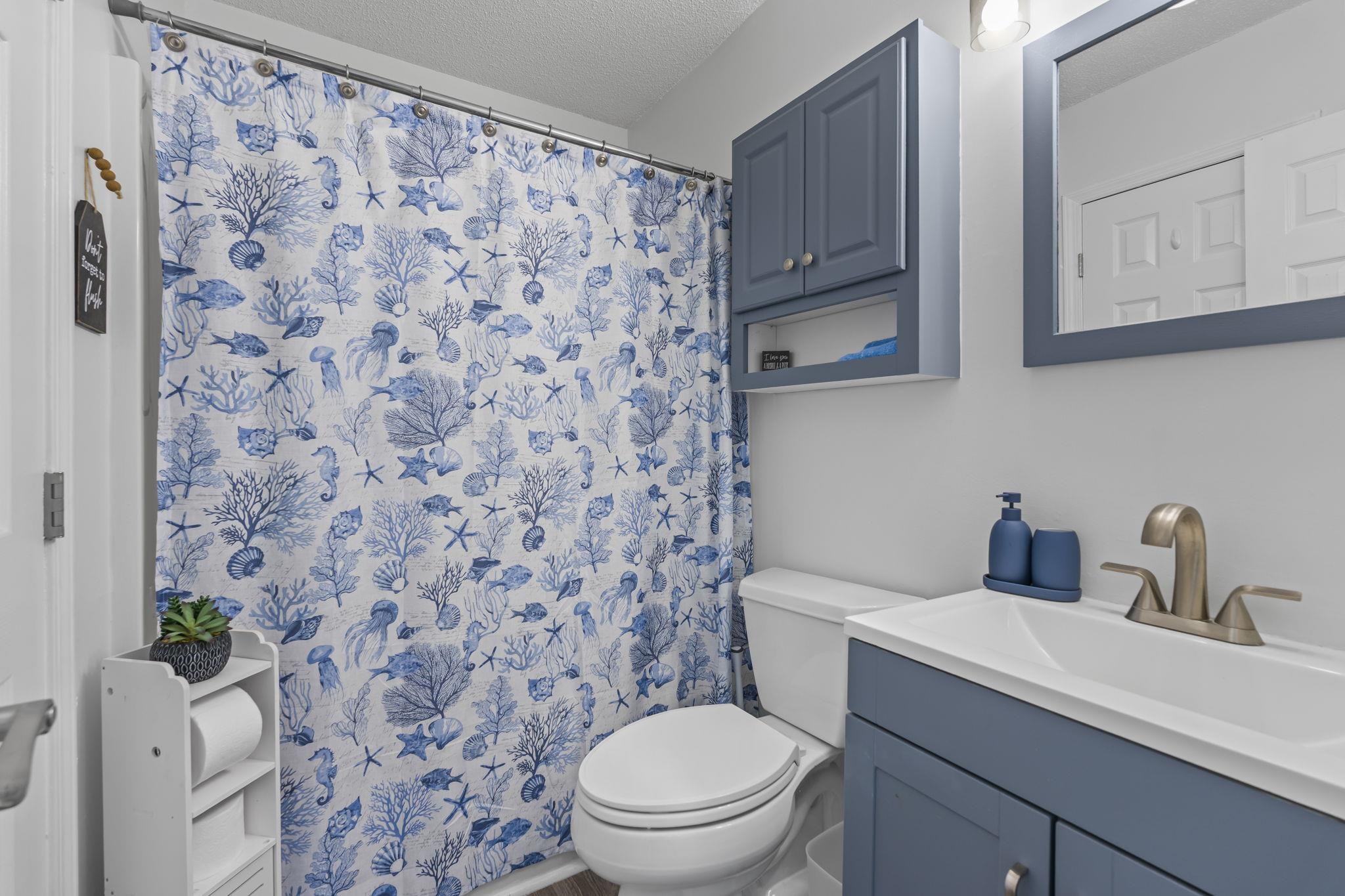 913 Charles St. Property Photo 10