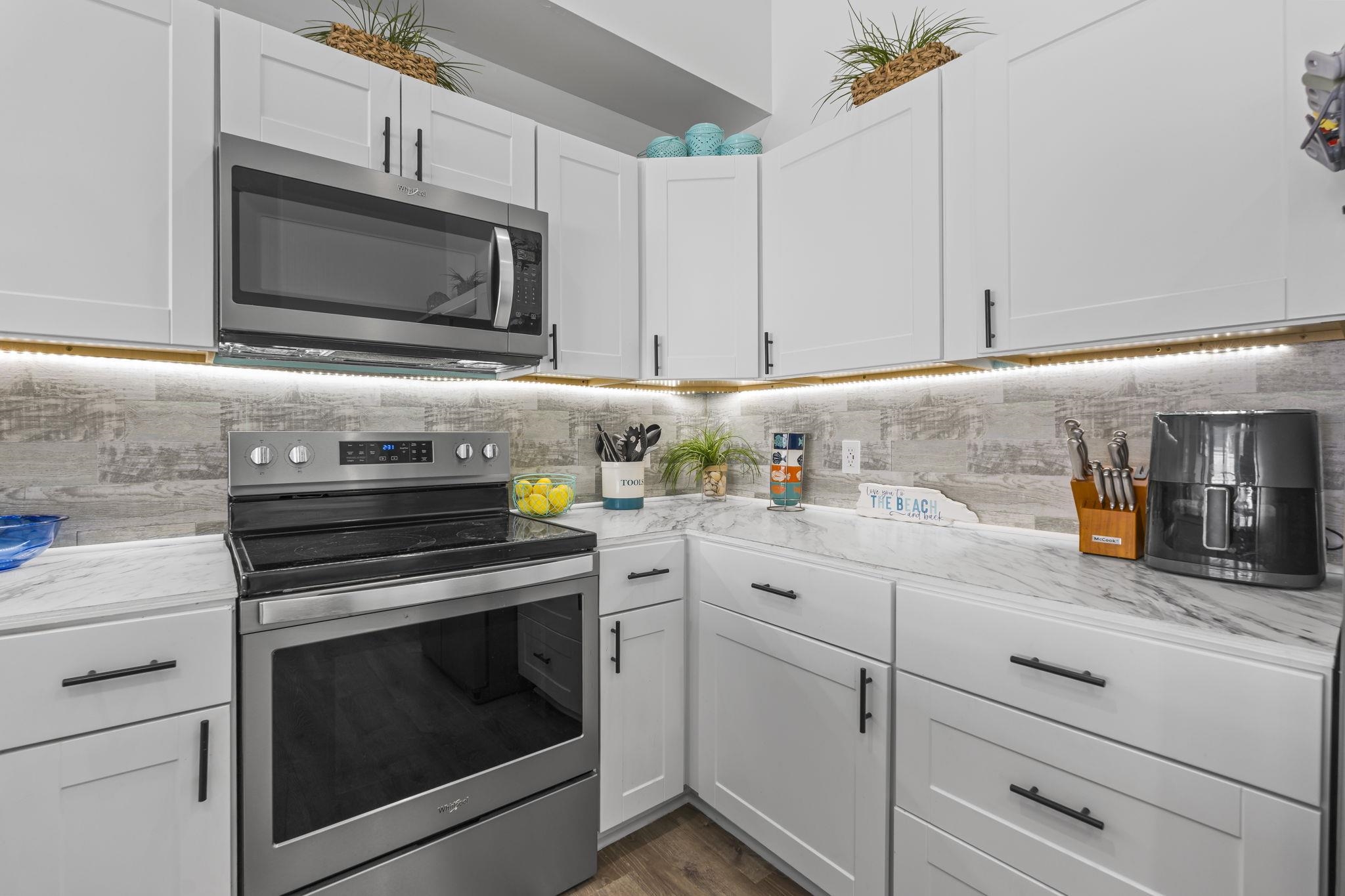 913 Charles St. Property Photo 14