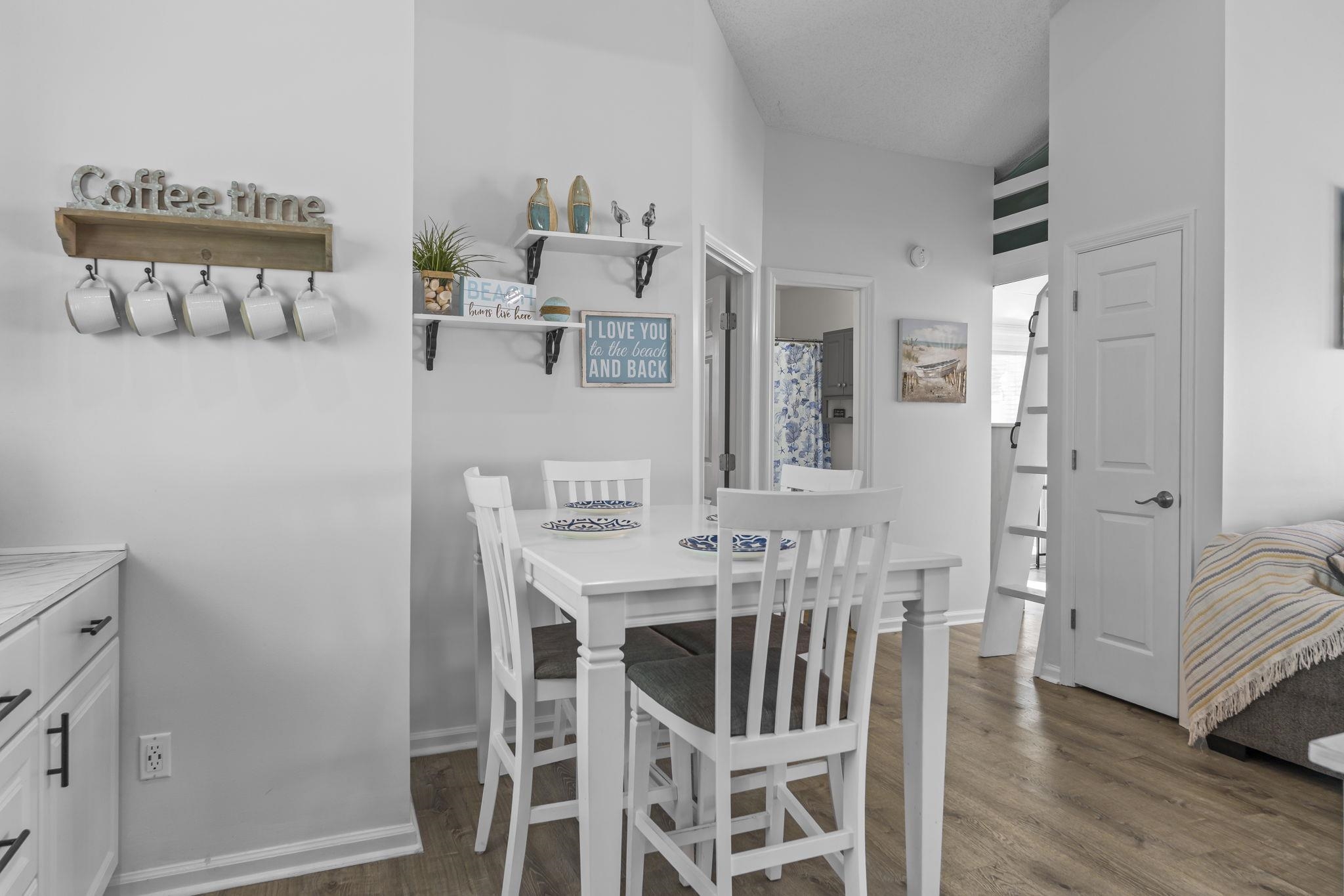 913 Charles St. Property Photo 16