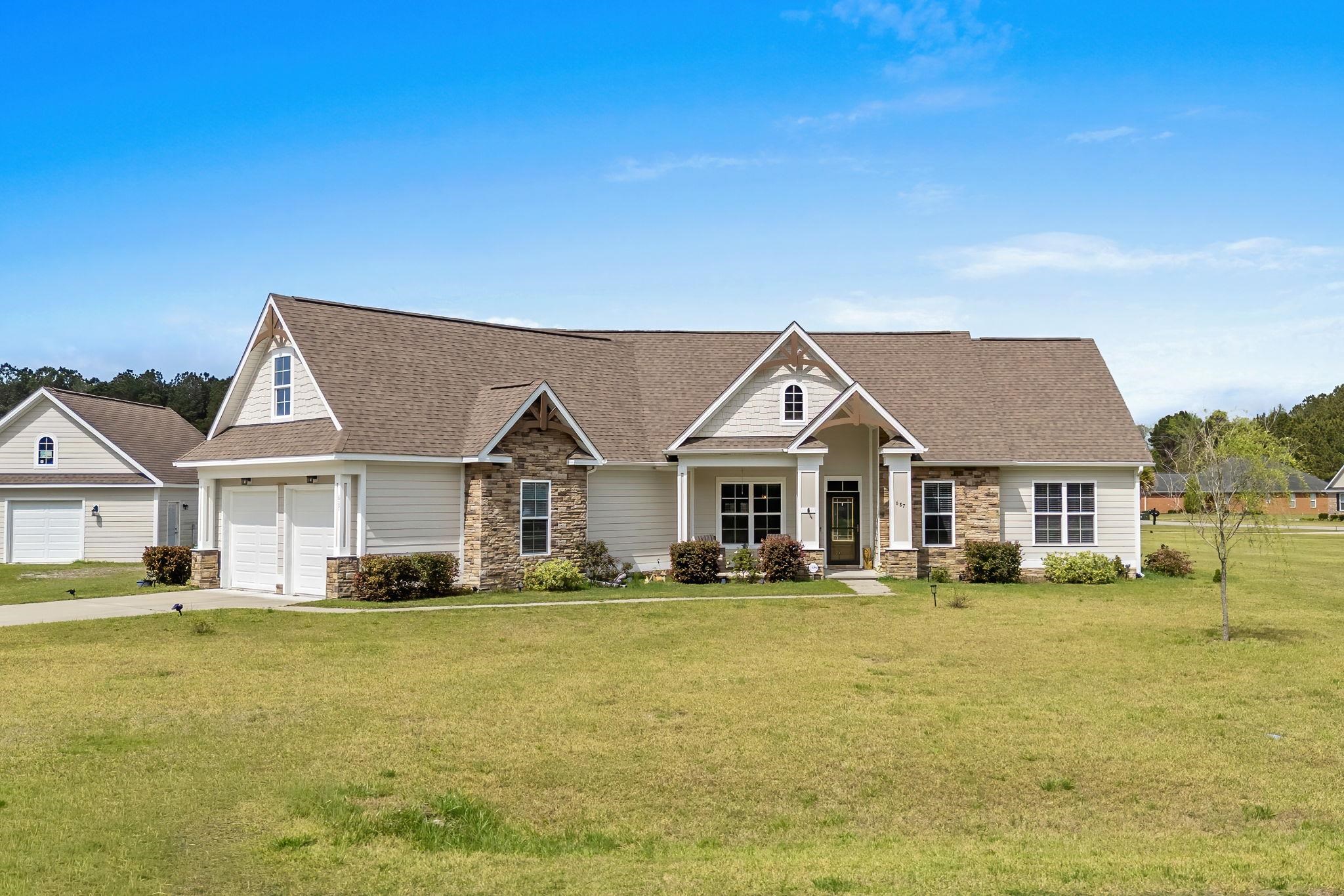 687 Tiger Paw Rd. Property Photo 2
