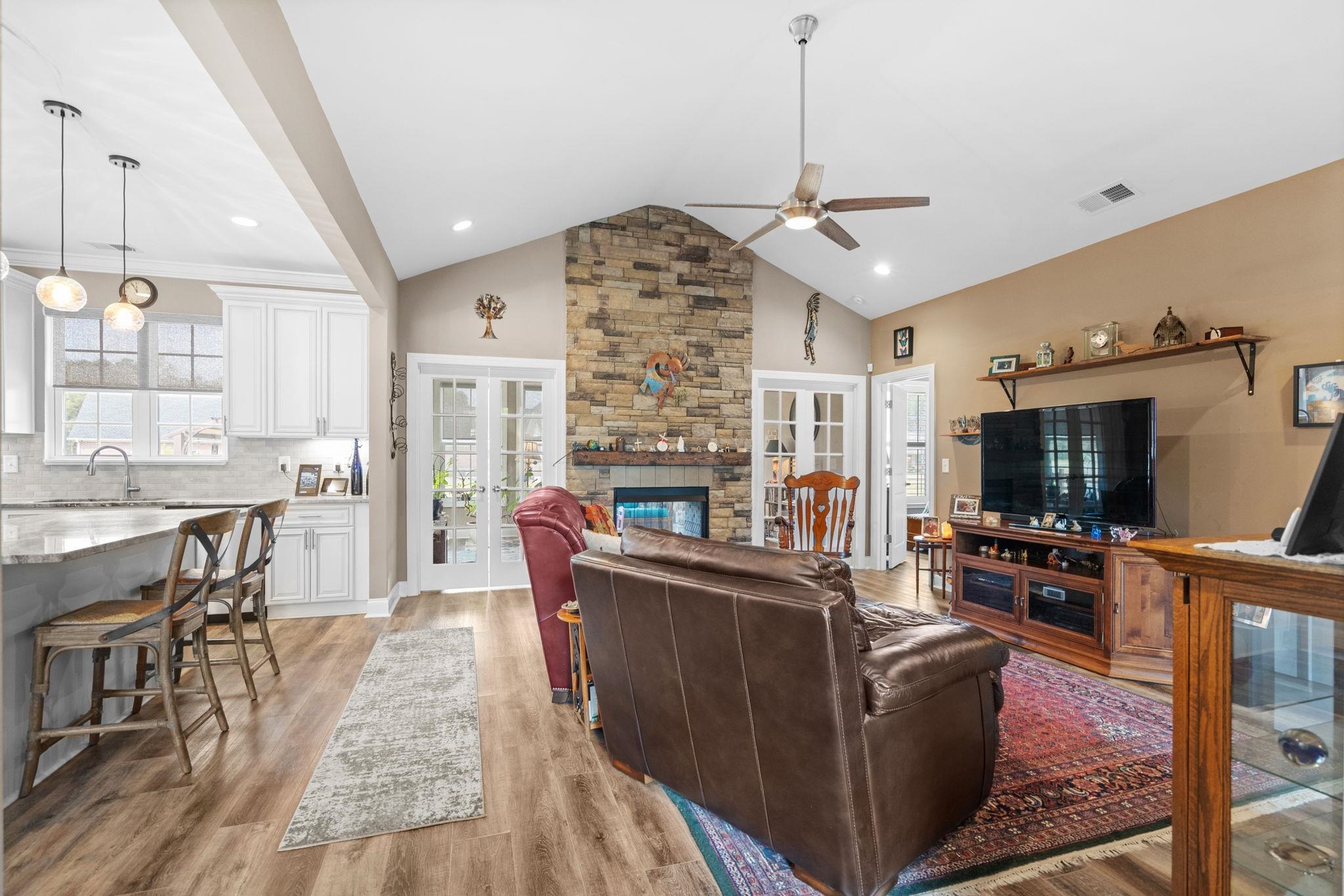 687 Tiger Paw Rd. Property Photo 7