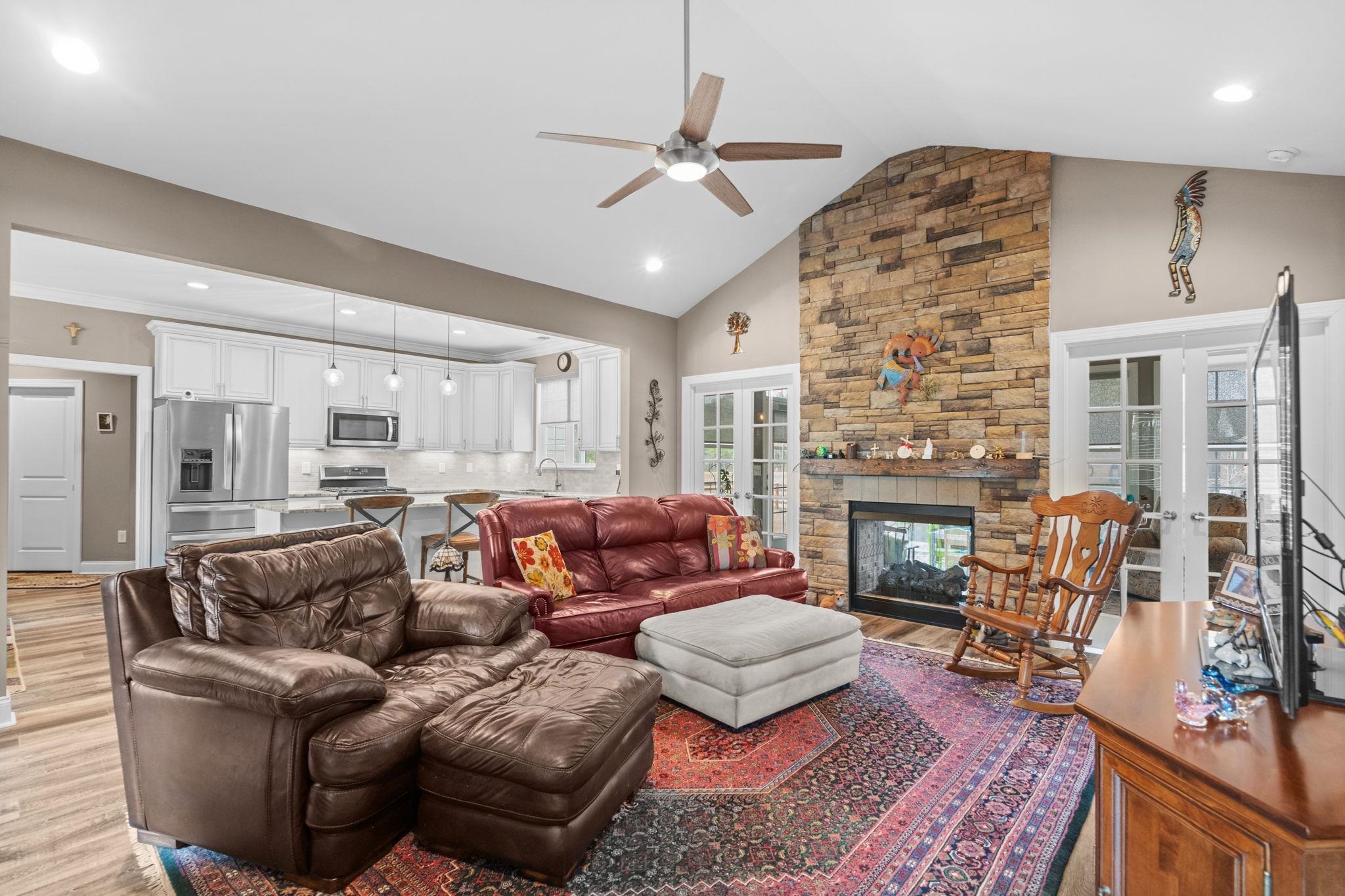 687 Tiger Paw Rd. Property Photo 11