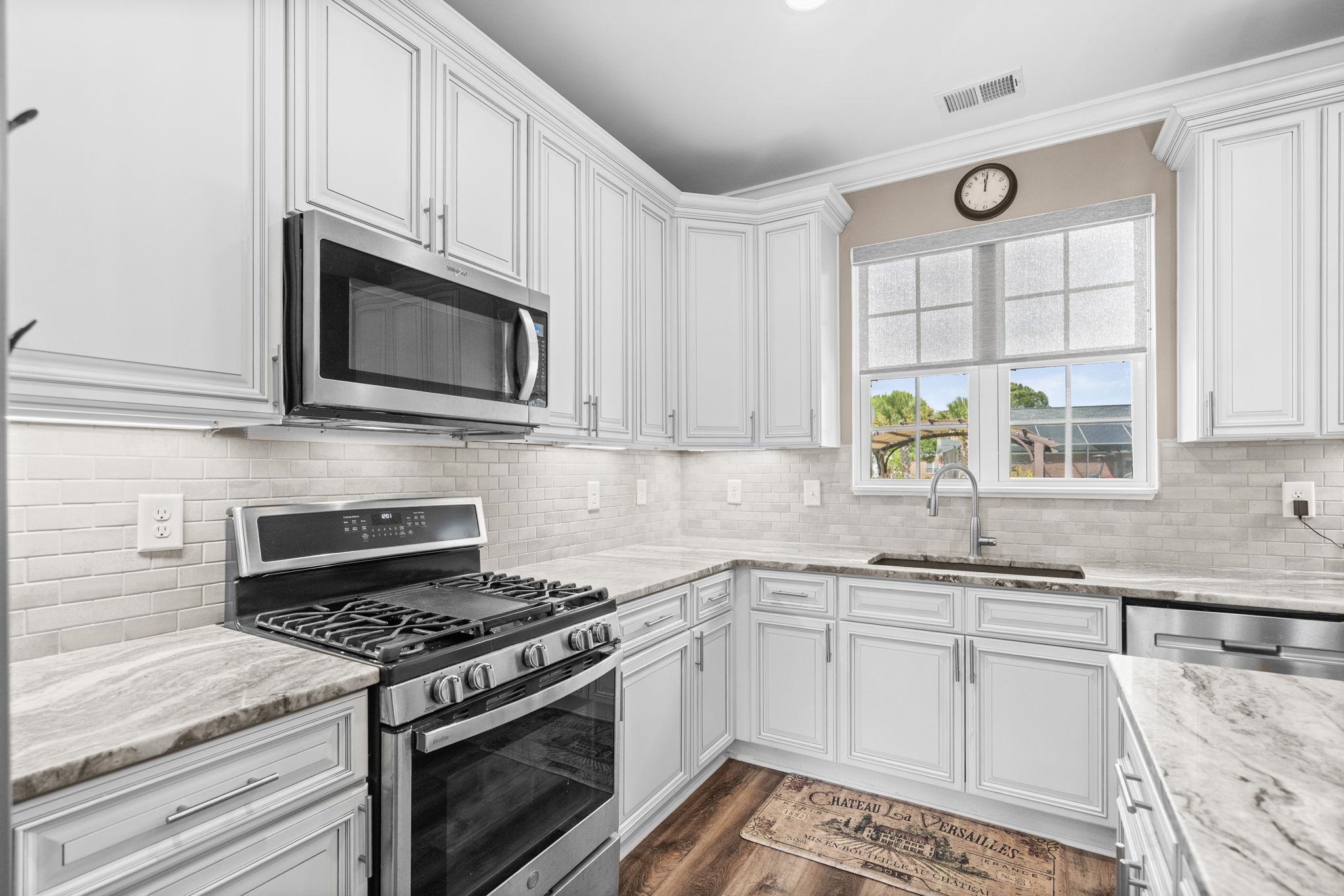 687 Tiger Paw Rd. Property Photo 16