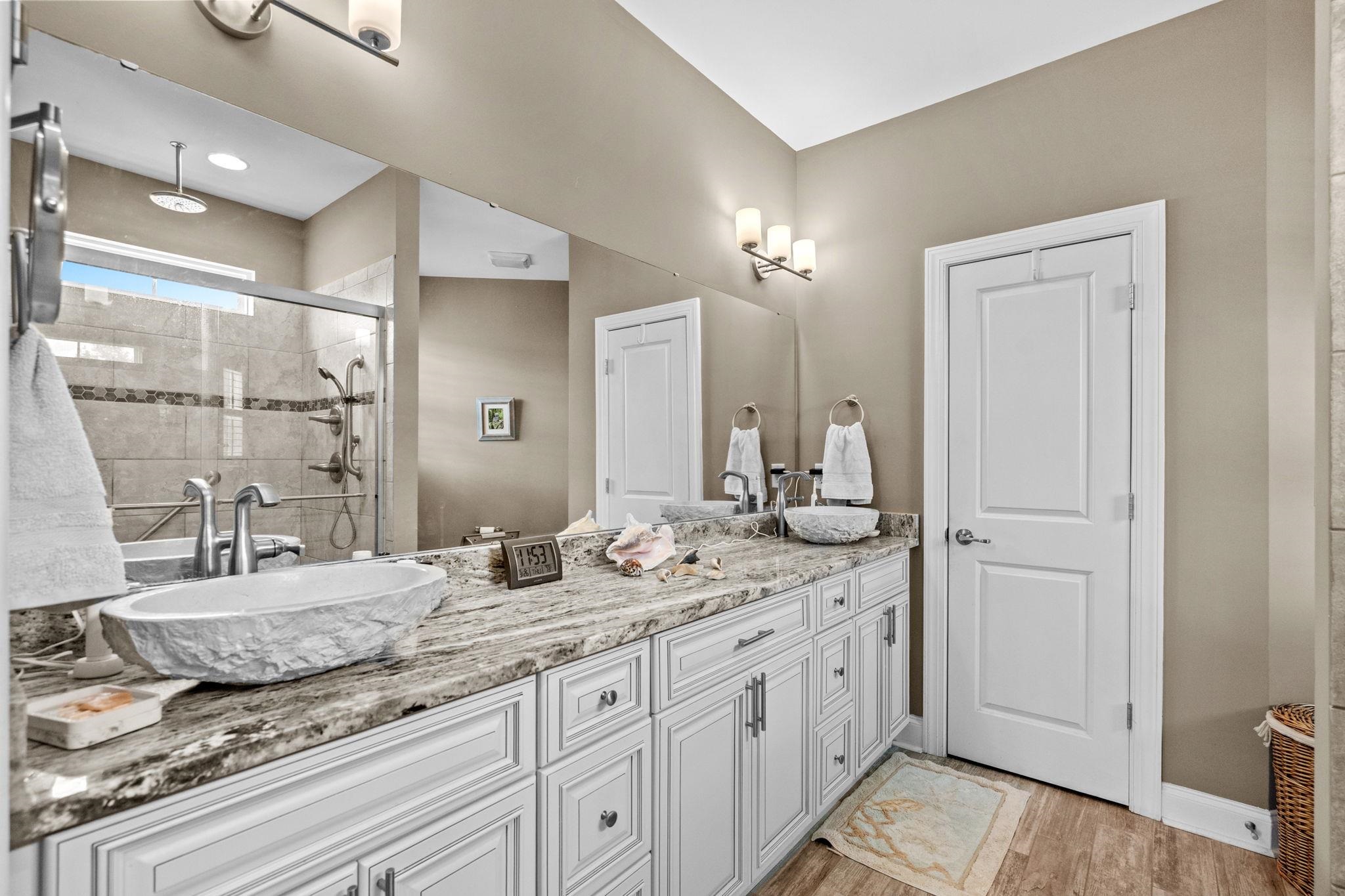 687 Tiger Paw Rd. Property Photo 28