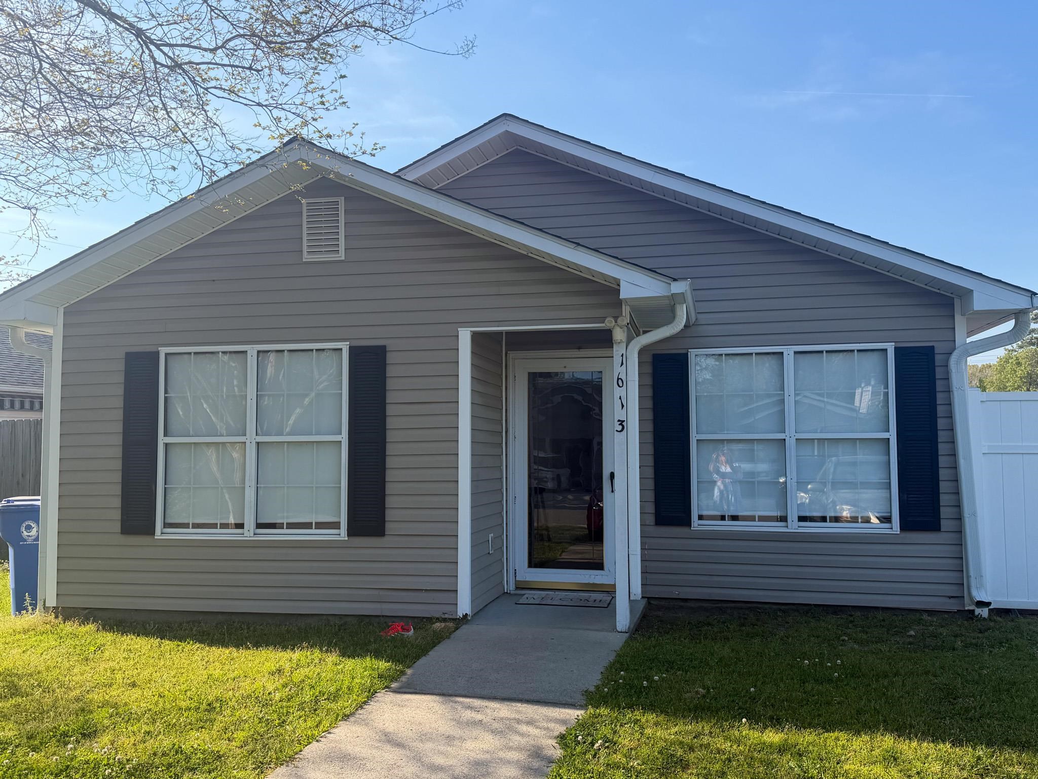 1613 Stuart Square Circle Property Photo 1