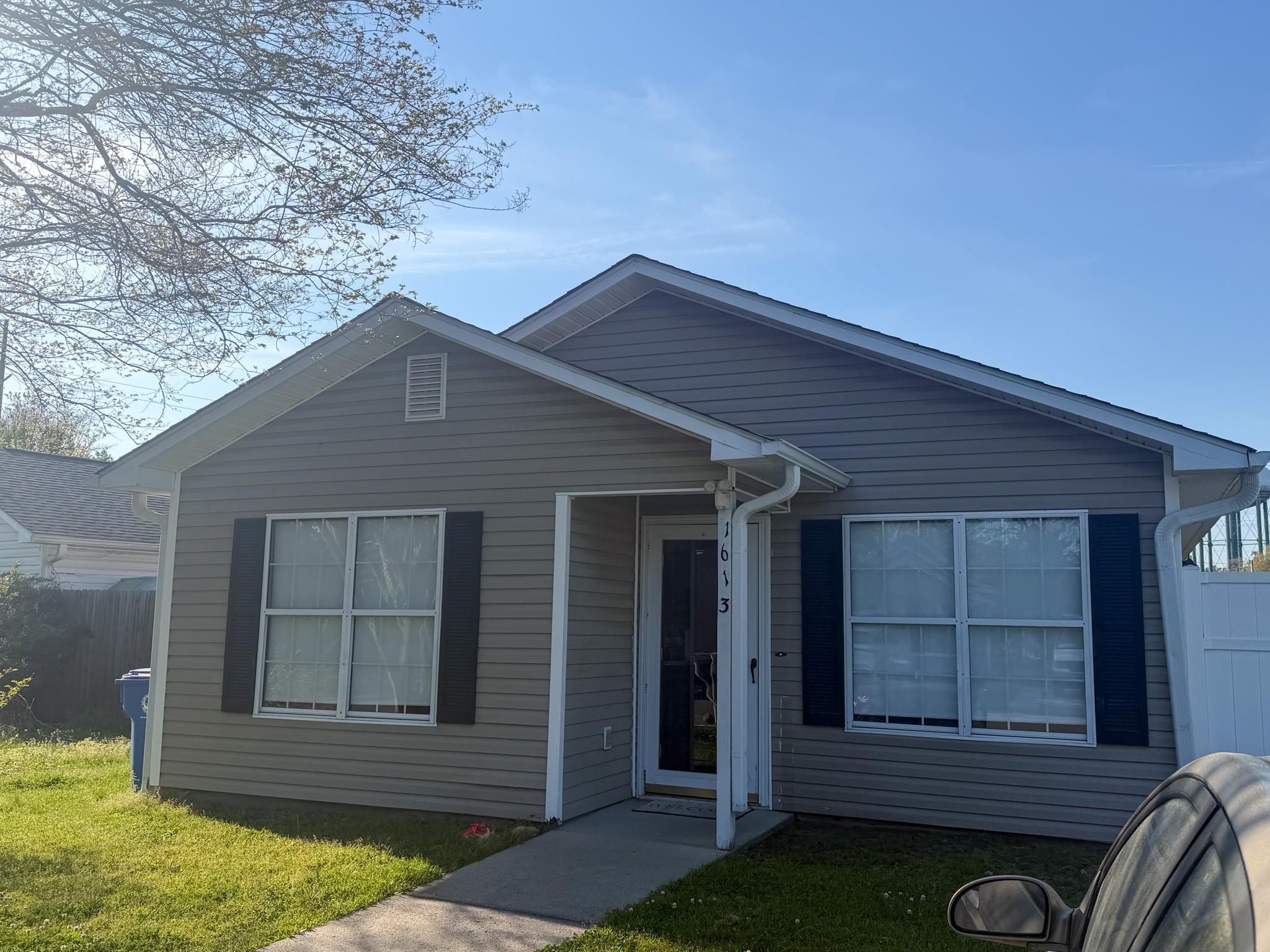 1613 Stuart Square Circle Property Photo 2