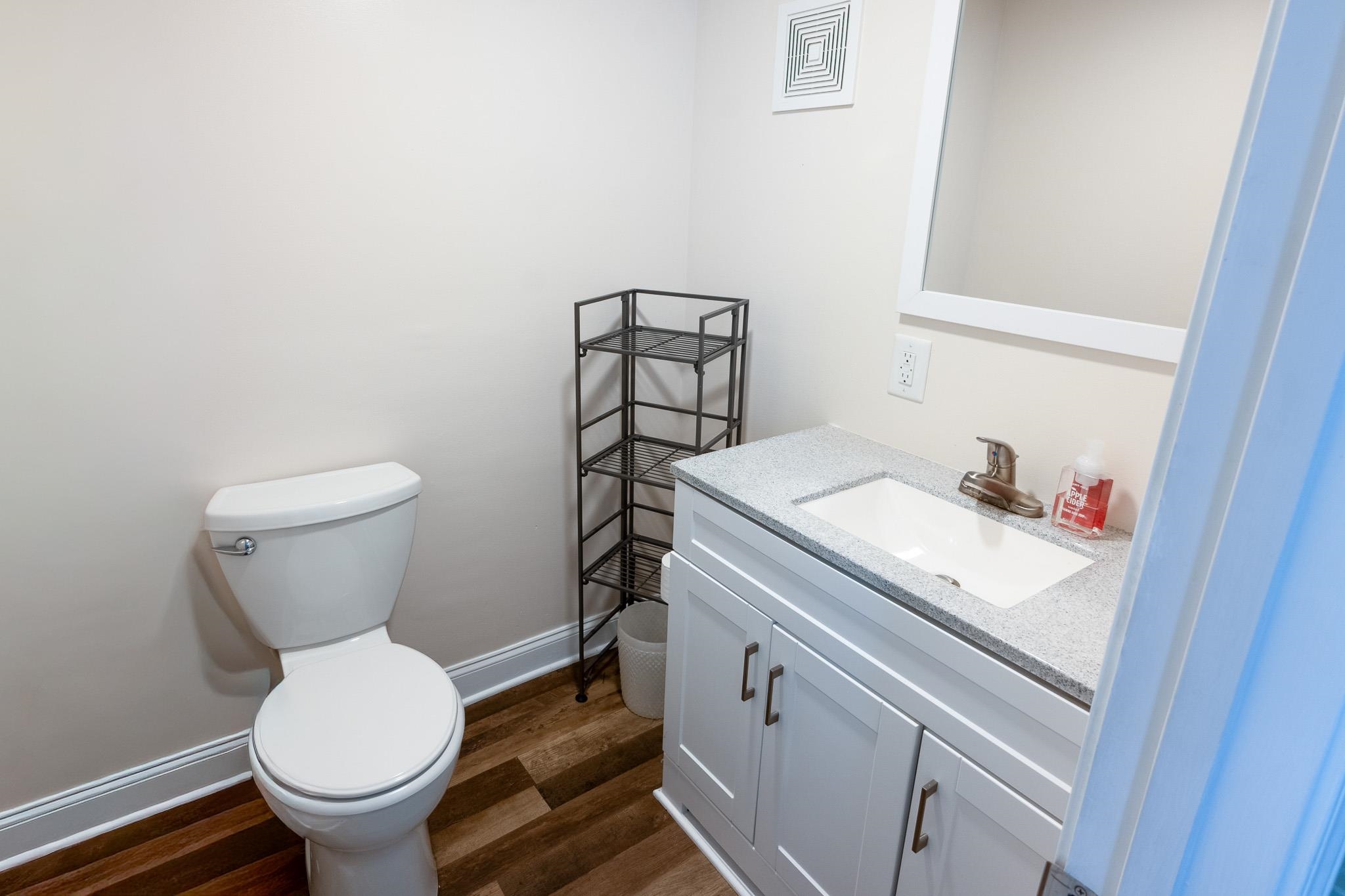 9700 Kings Rd. Property Photo 13