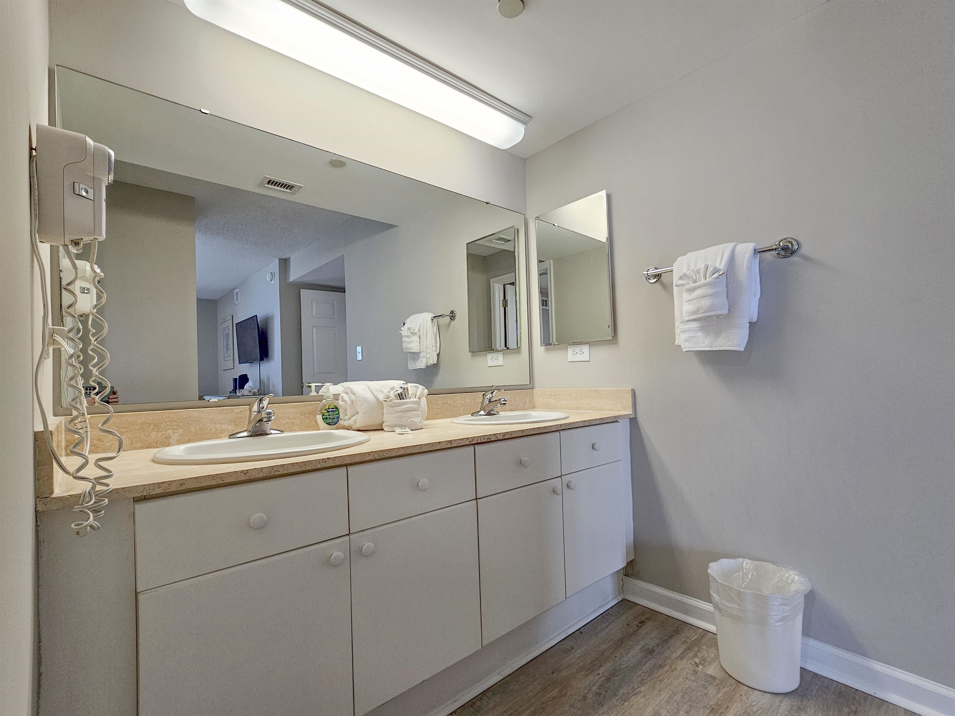 8560 Queensway Blvd. Property Photo 33