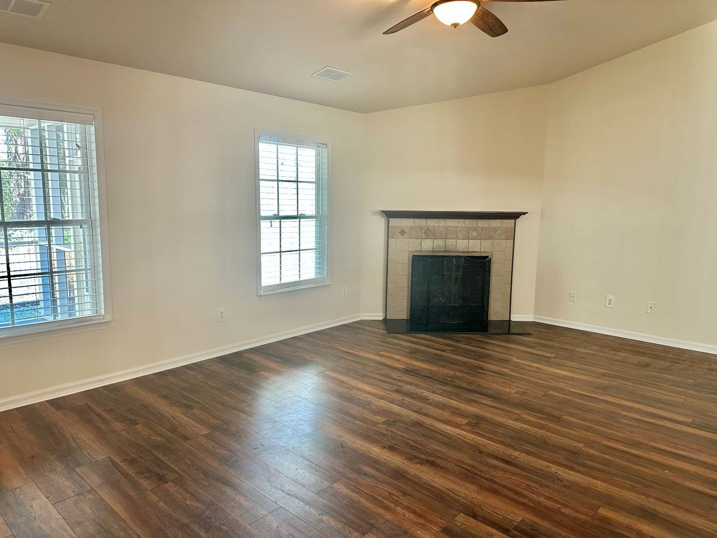 1616 Langley Dr. Property Photo 4