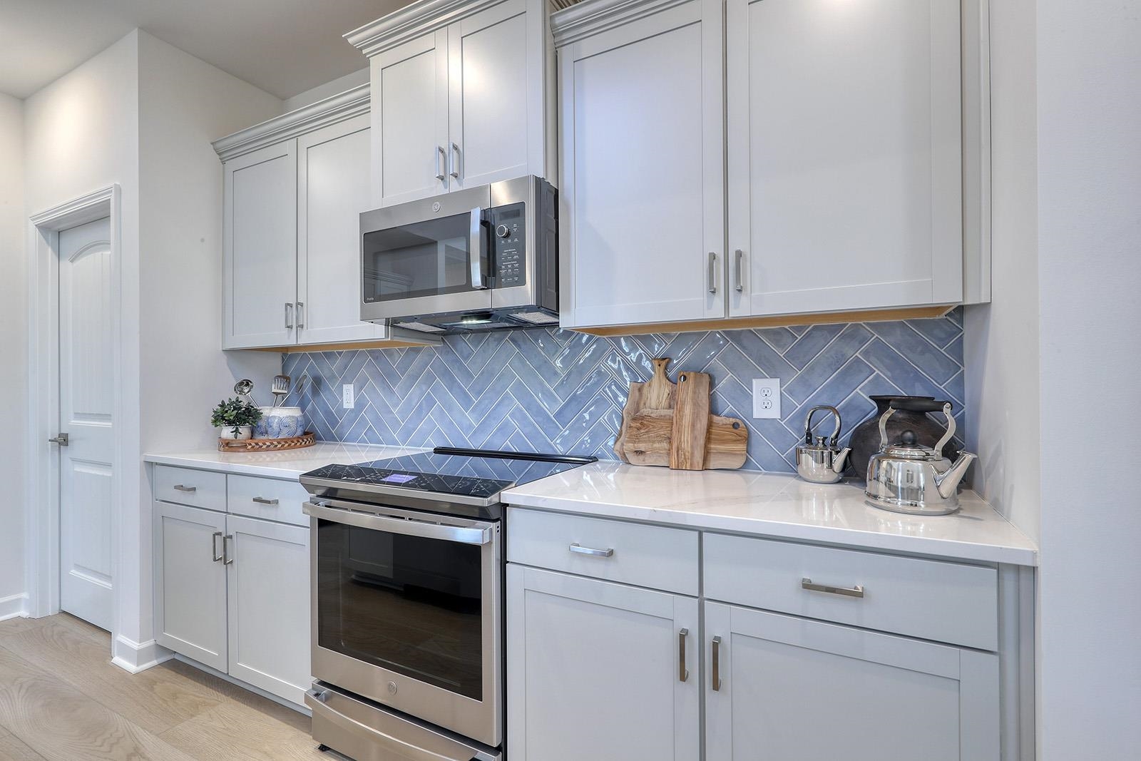 476 Ireland Way Property Photo 9