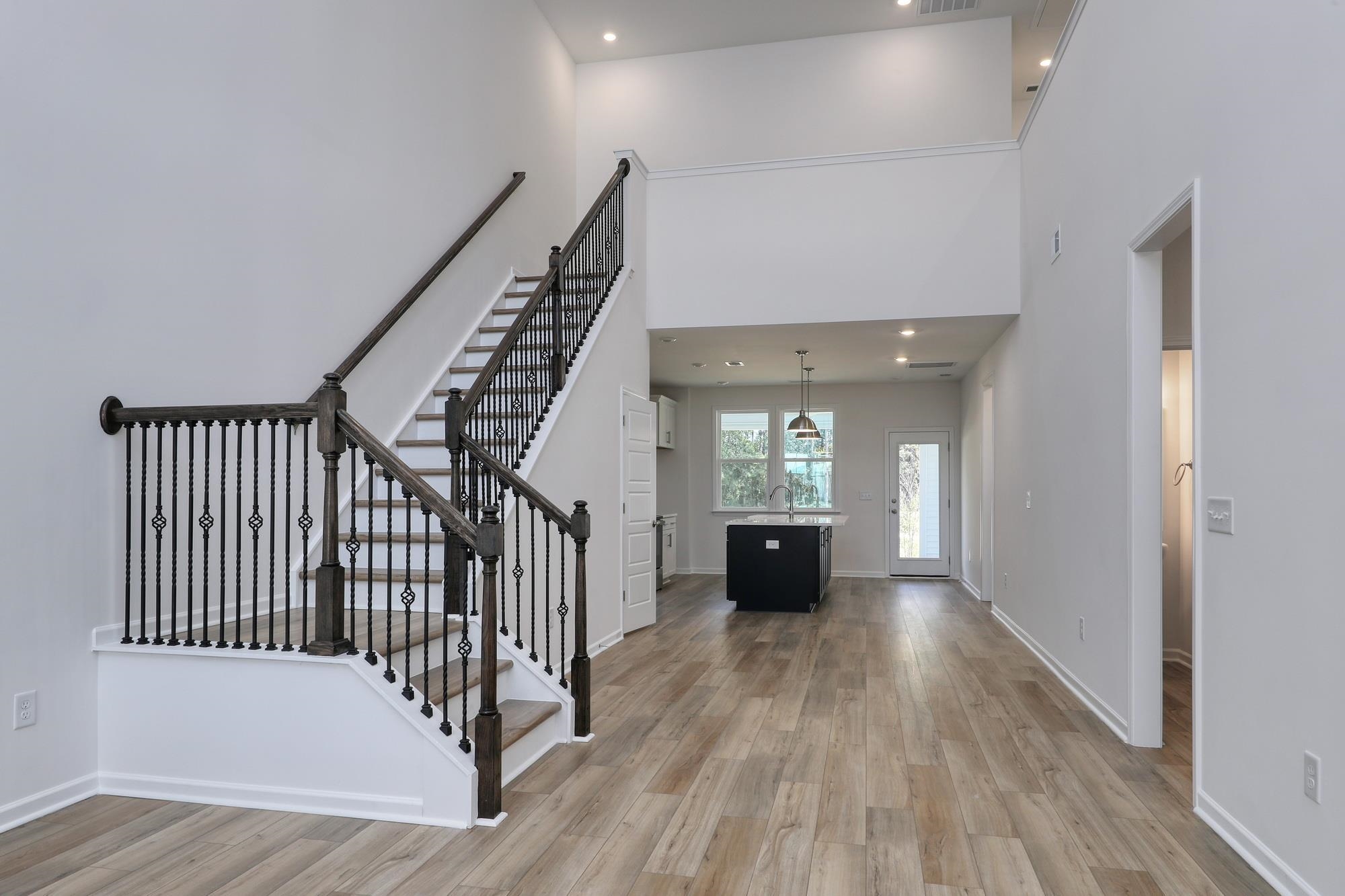 472 Ireland Way Property Photo 3