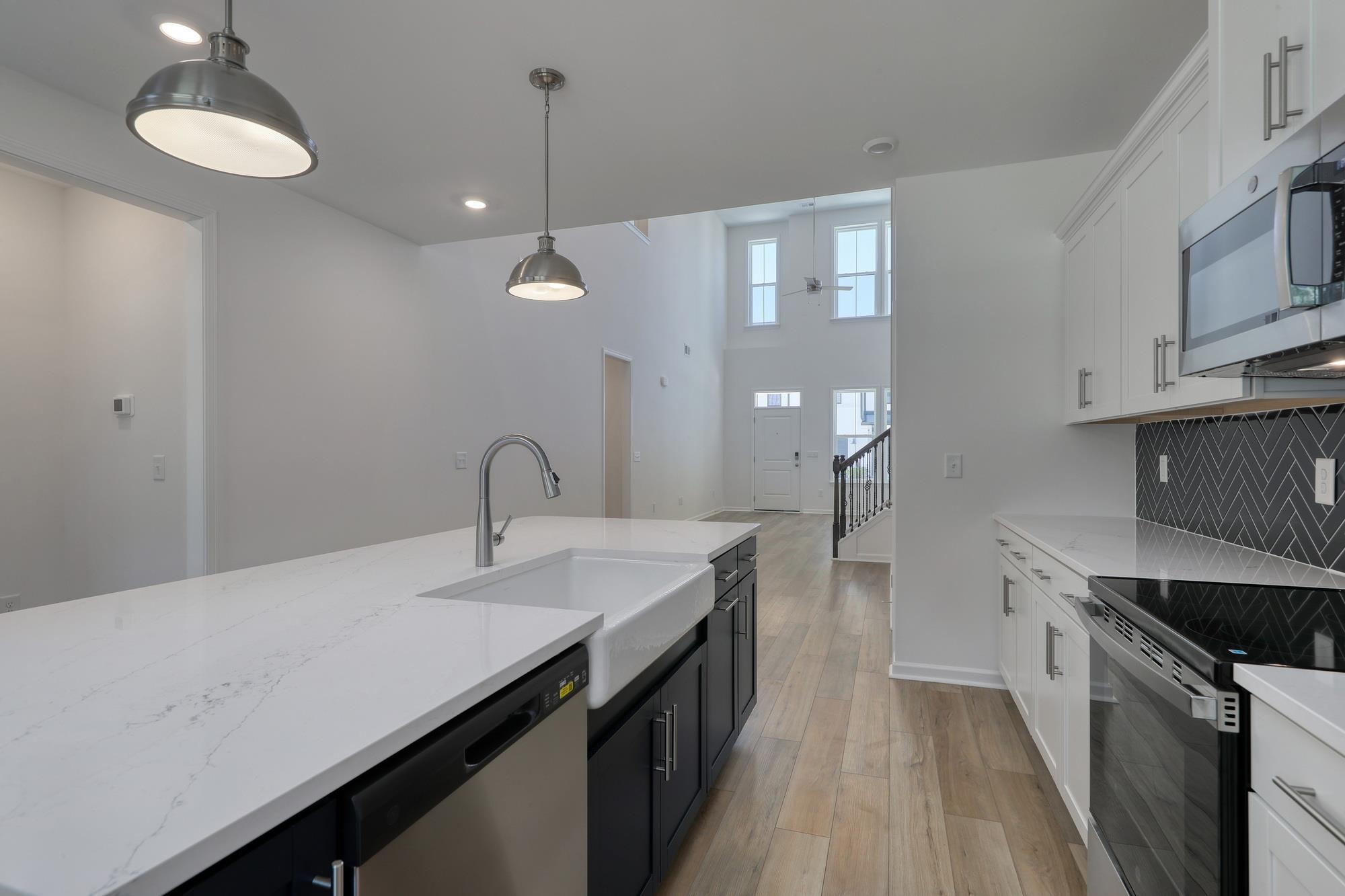 472 Ireland Way Property Photo 8