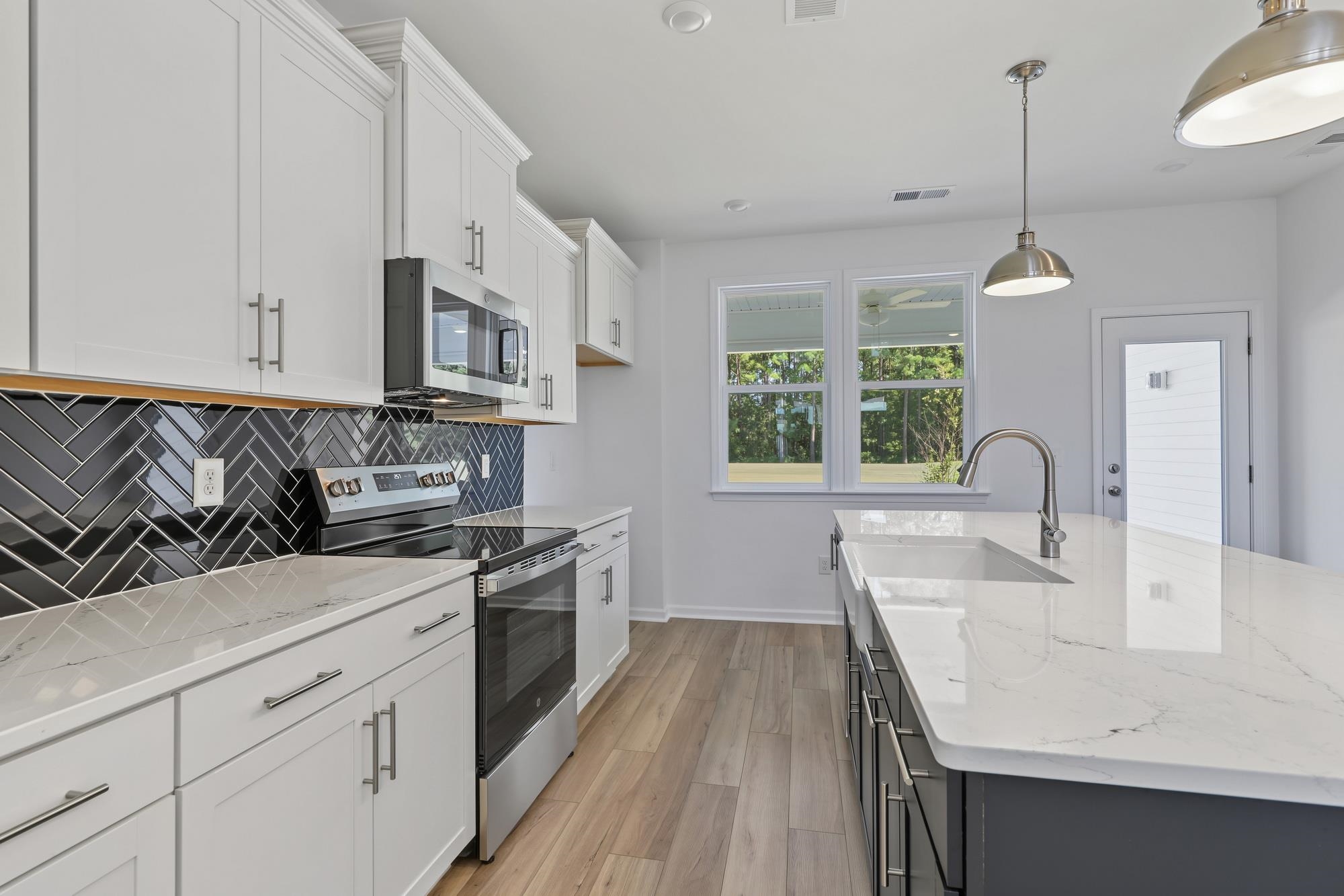 472 Ireland Way Property Photo 9