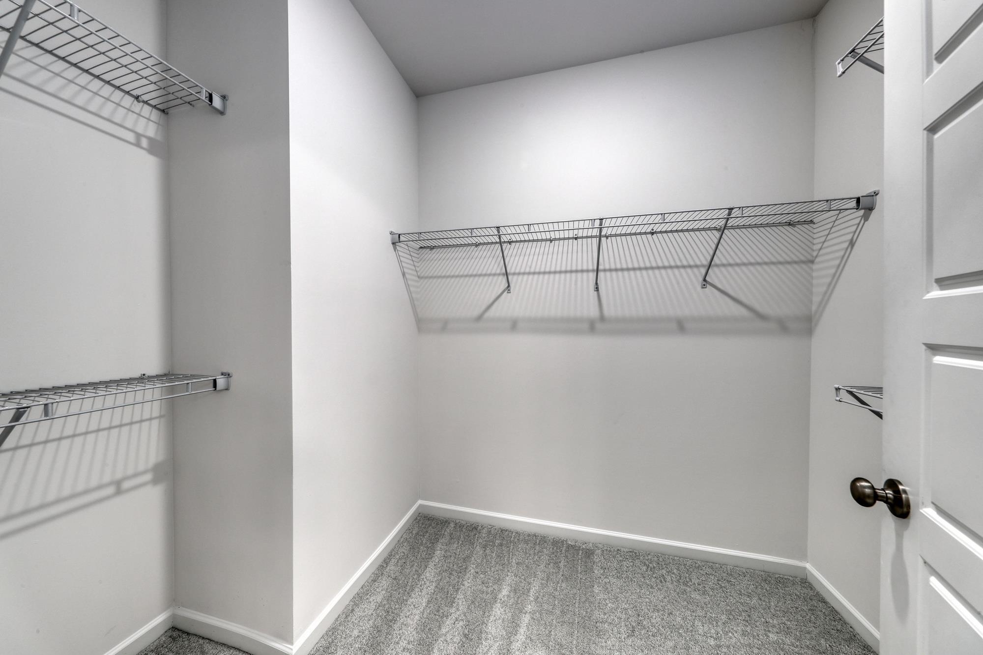 472 Ireland Way Property Photo 15