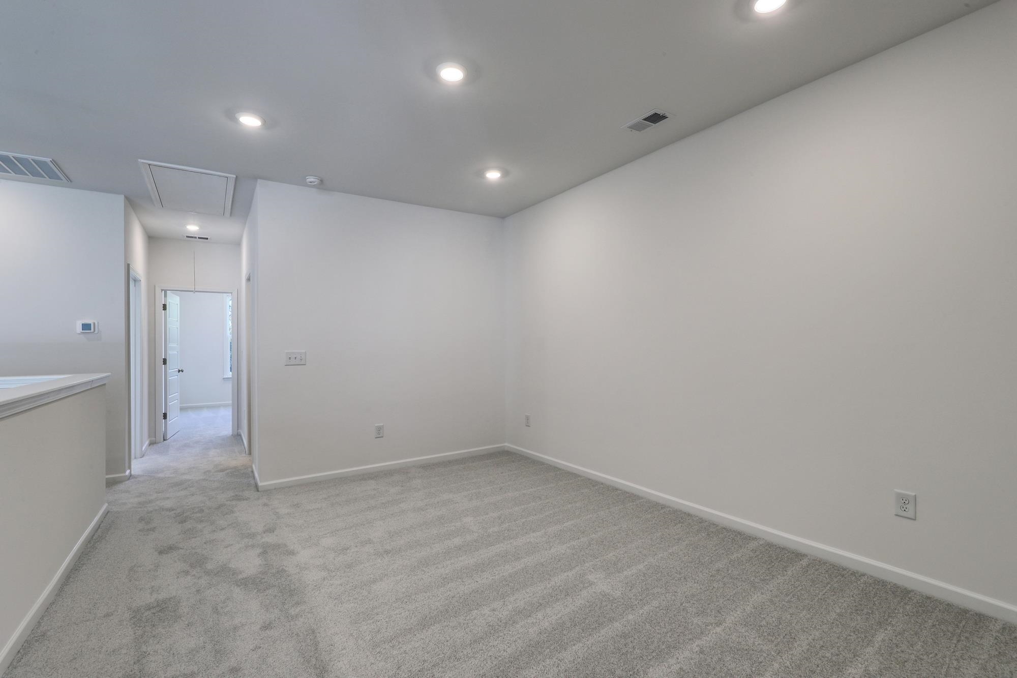 472 Ireland Way Property Photo 24