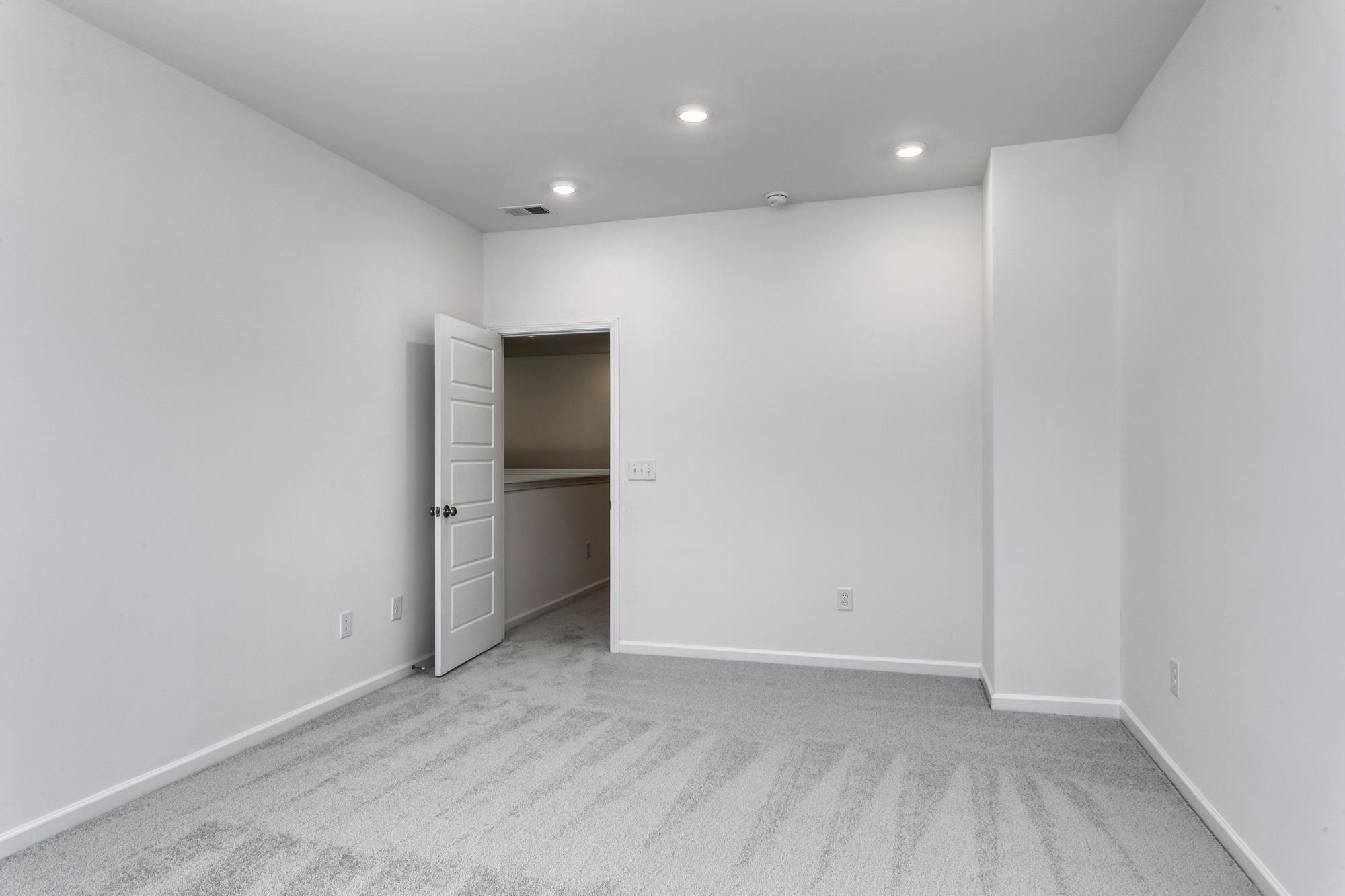 472 Ireland Way Property Photo 27