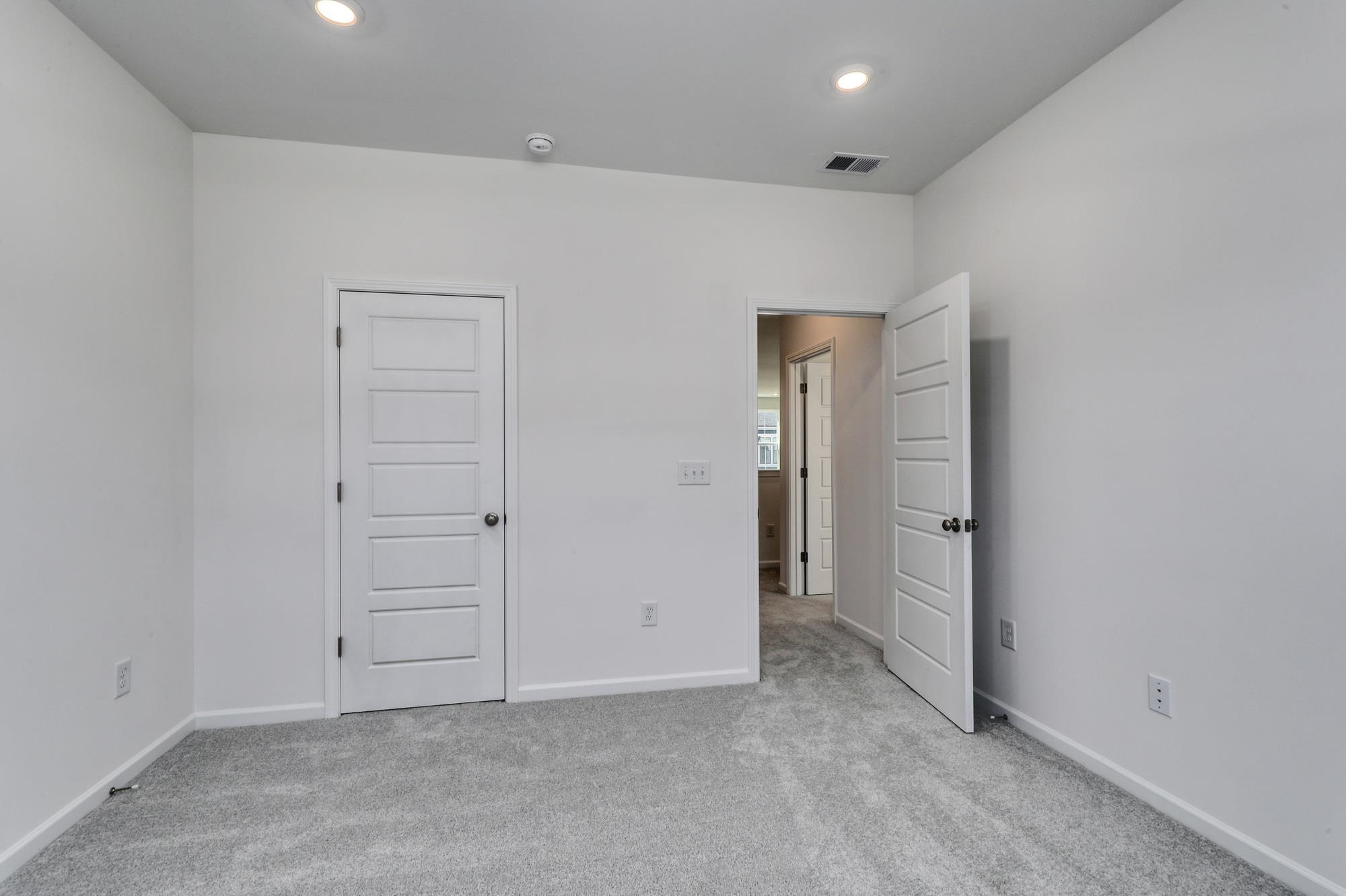 472 Ireland Way Property Photo 32