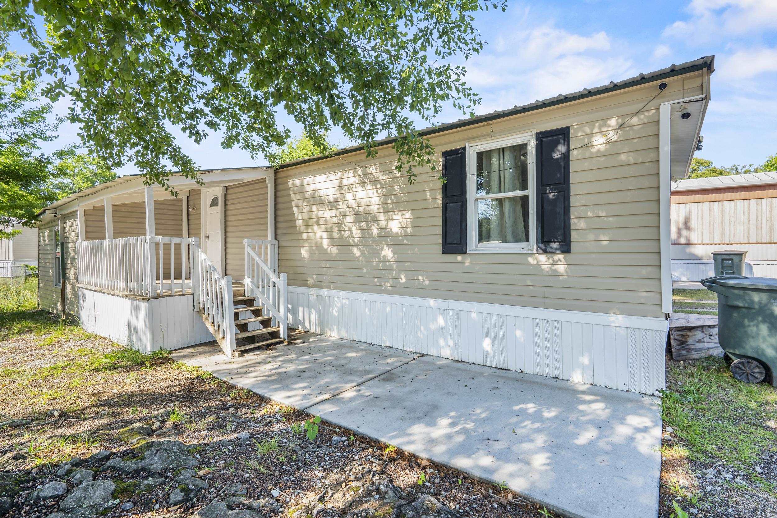 100 Romell Rd. Property Photo 2